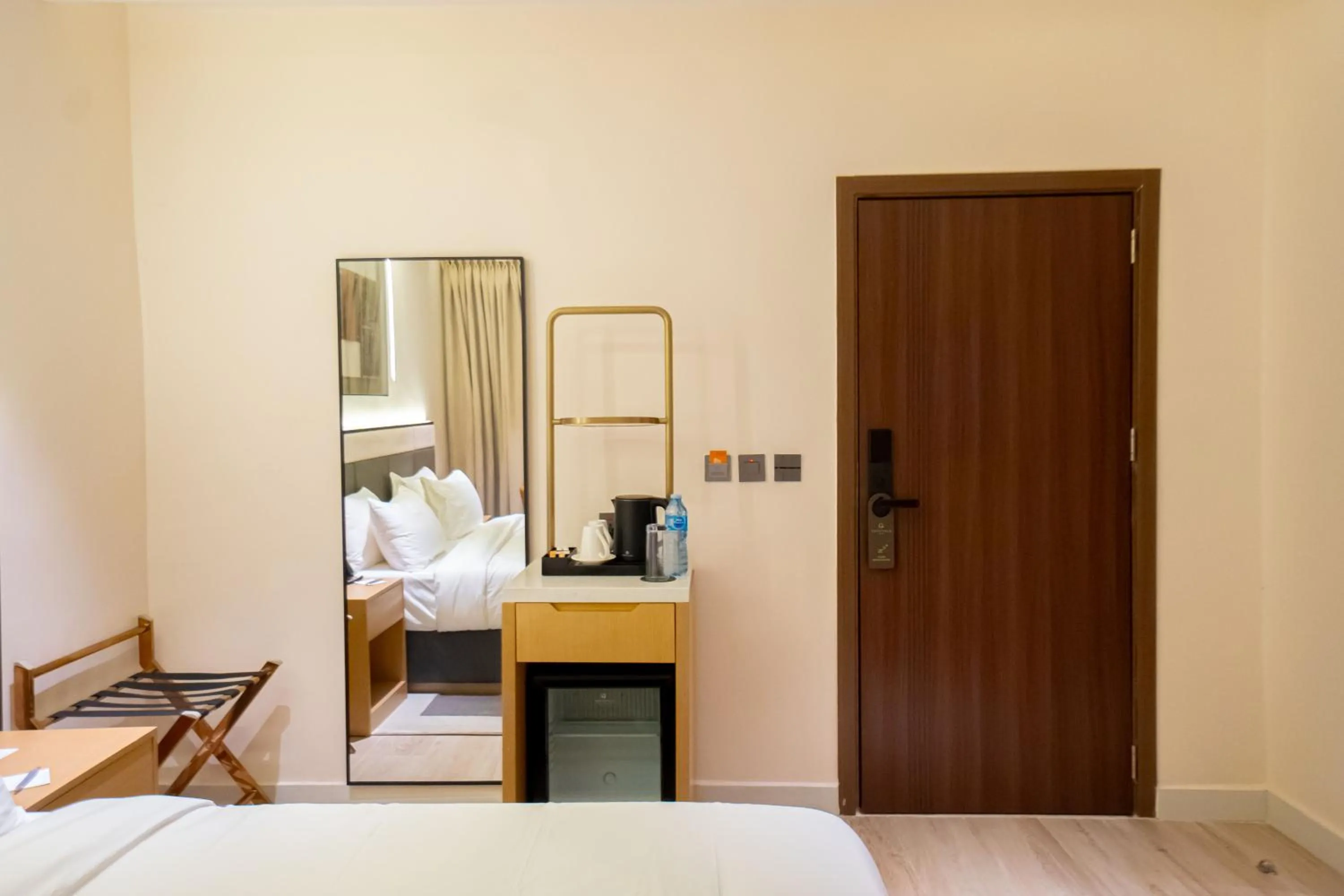 Kitchen or kitchenette, Bed in Greyfield Hotel and Apartments