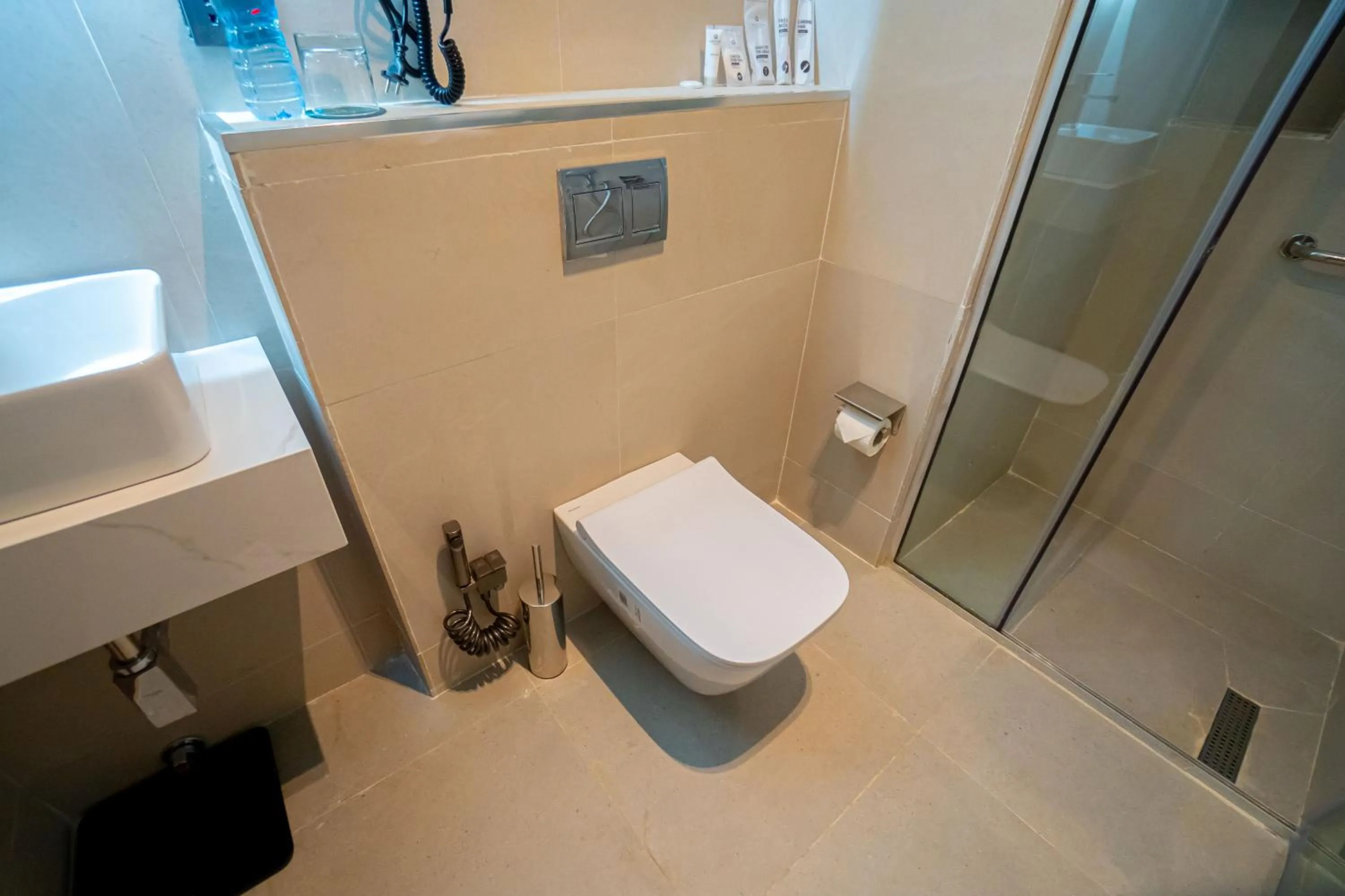 Toilet in Greyfield Hotel and Apartments