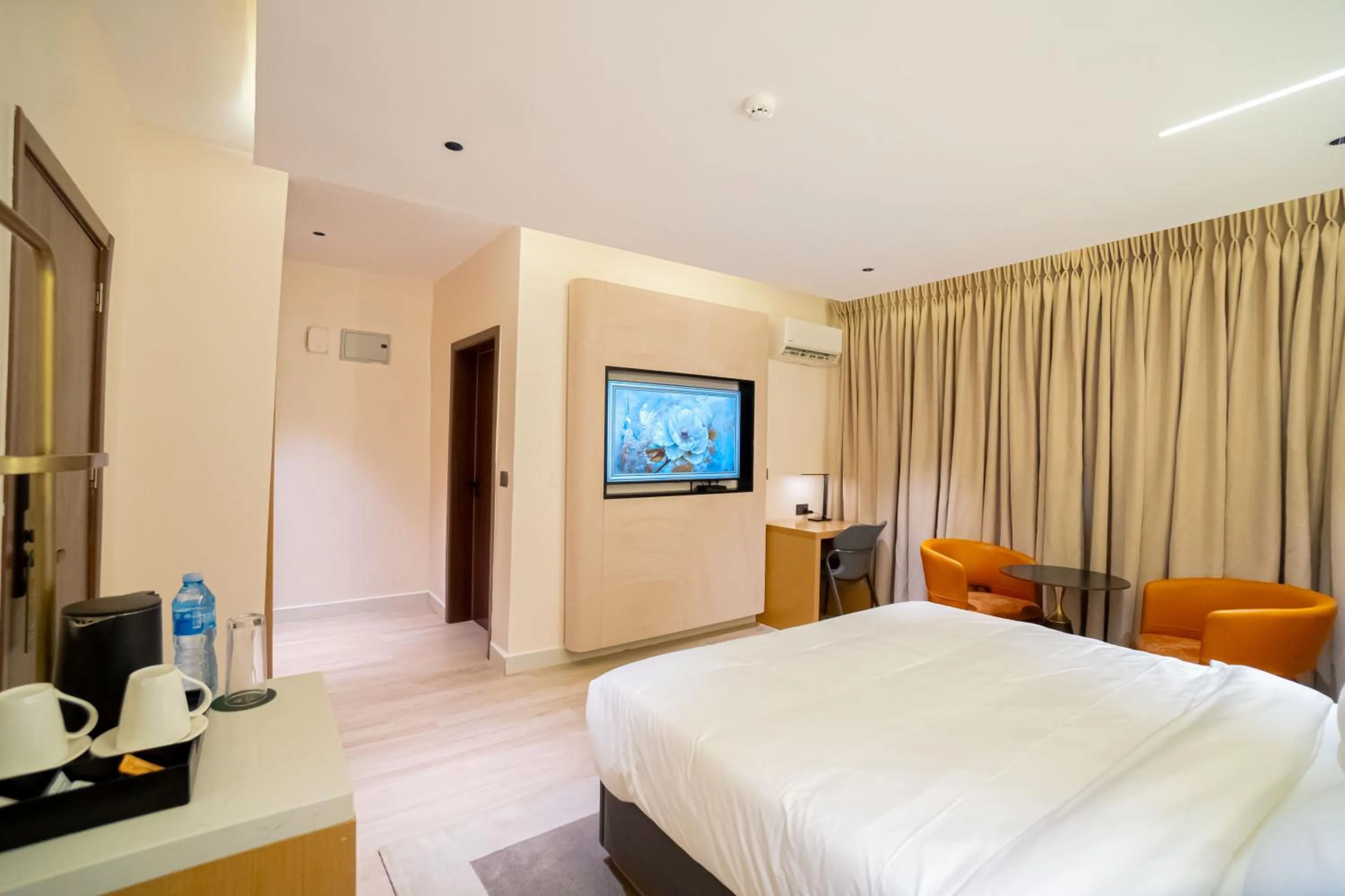Photo of the whole room, Bed in Greyfield Hotel and Apartments