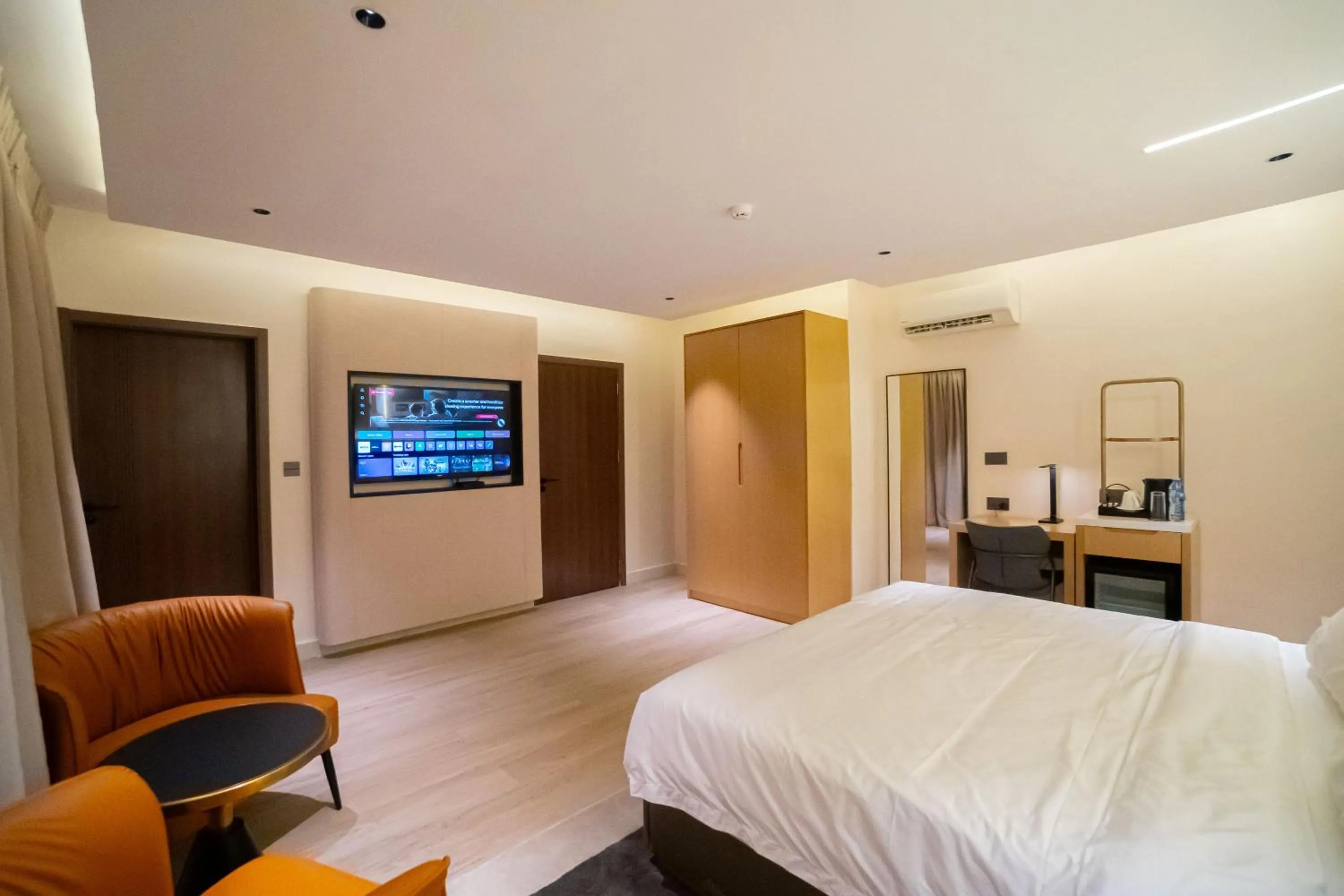 Photo of the whole room, Bed in Greyfield Hotel and Apartments