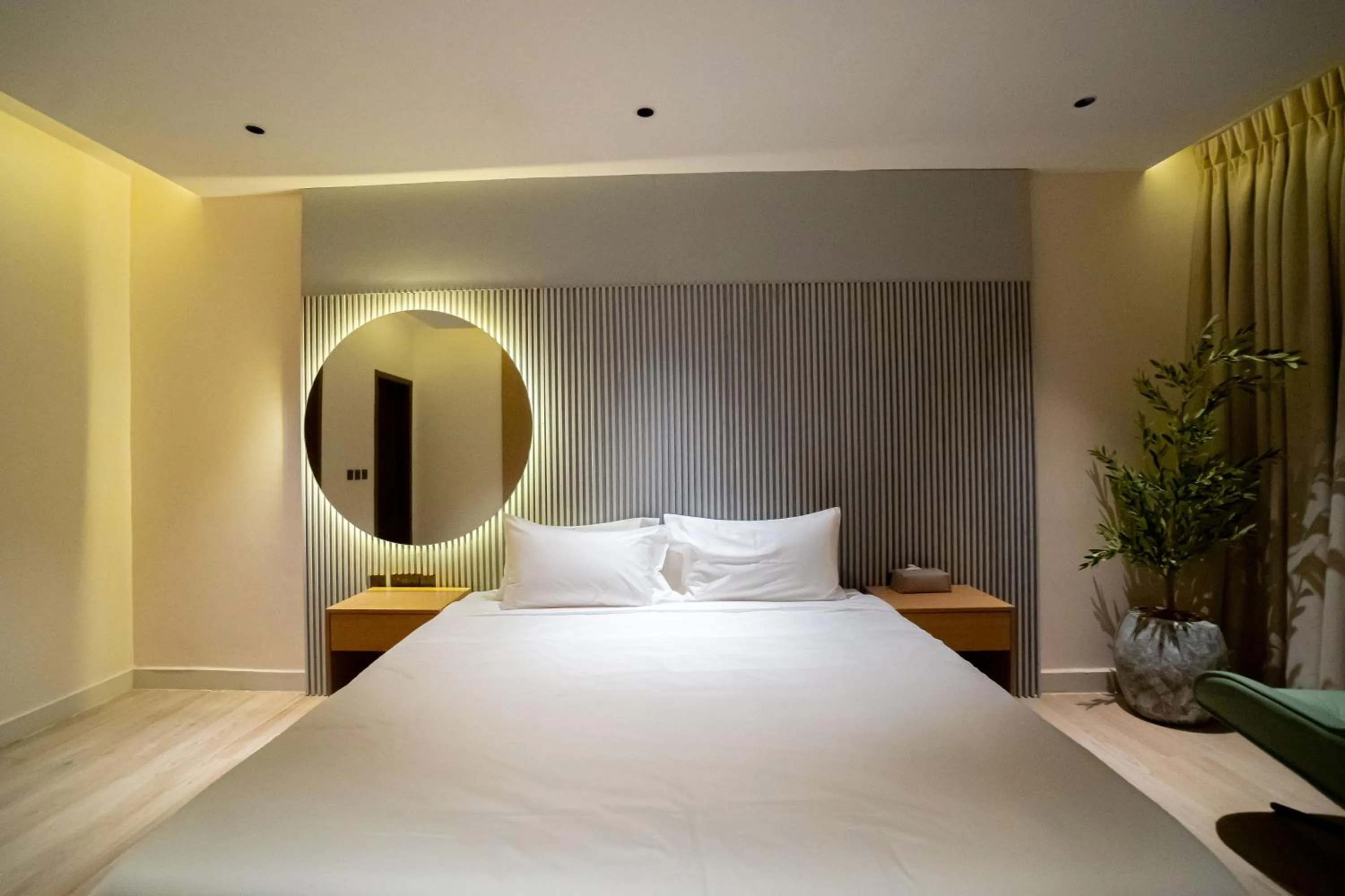 Bedroom, Bed in Greyfield Hotel and Apartments
