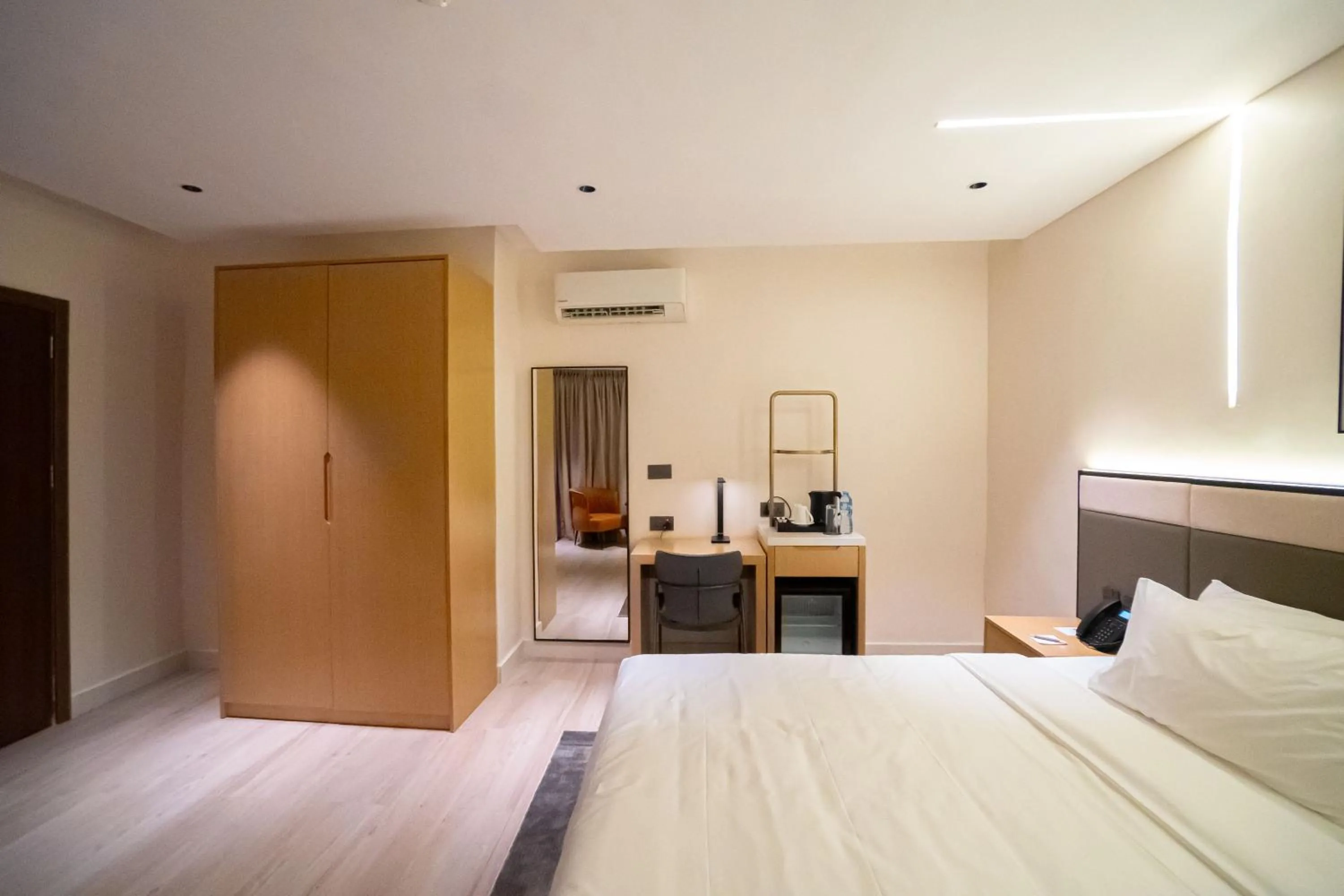 Bedroom, Bed in Greyfield Hotel and Apartments
