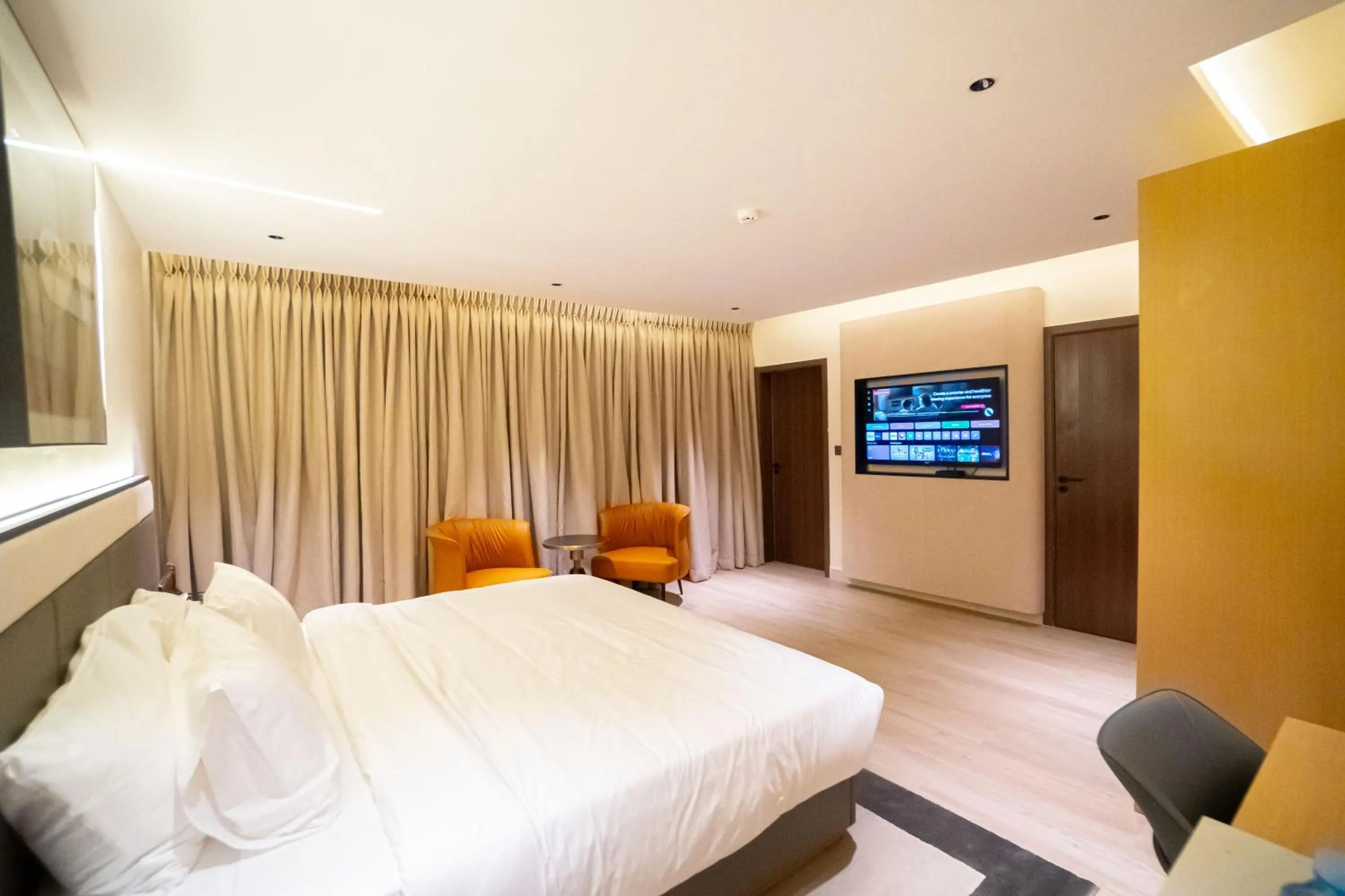 Bedroom, Bed in Greyfield Hotel and Apartments