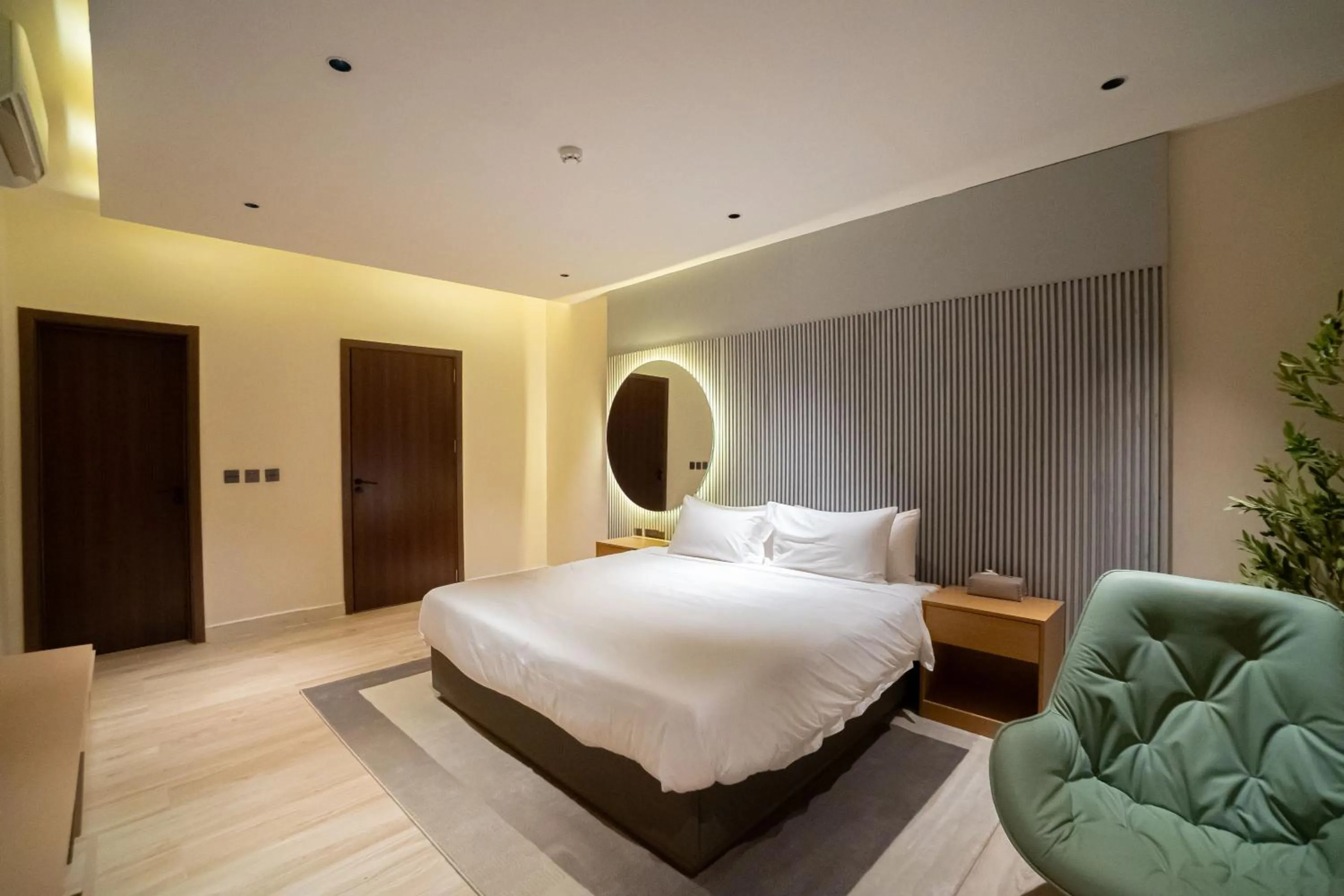 Bedroom, Bed in Greyfield Hotel and Apartments