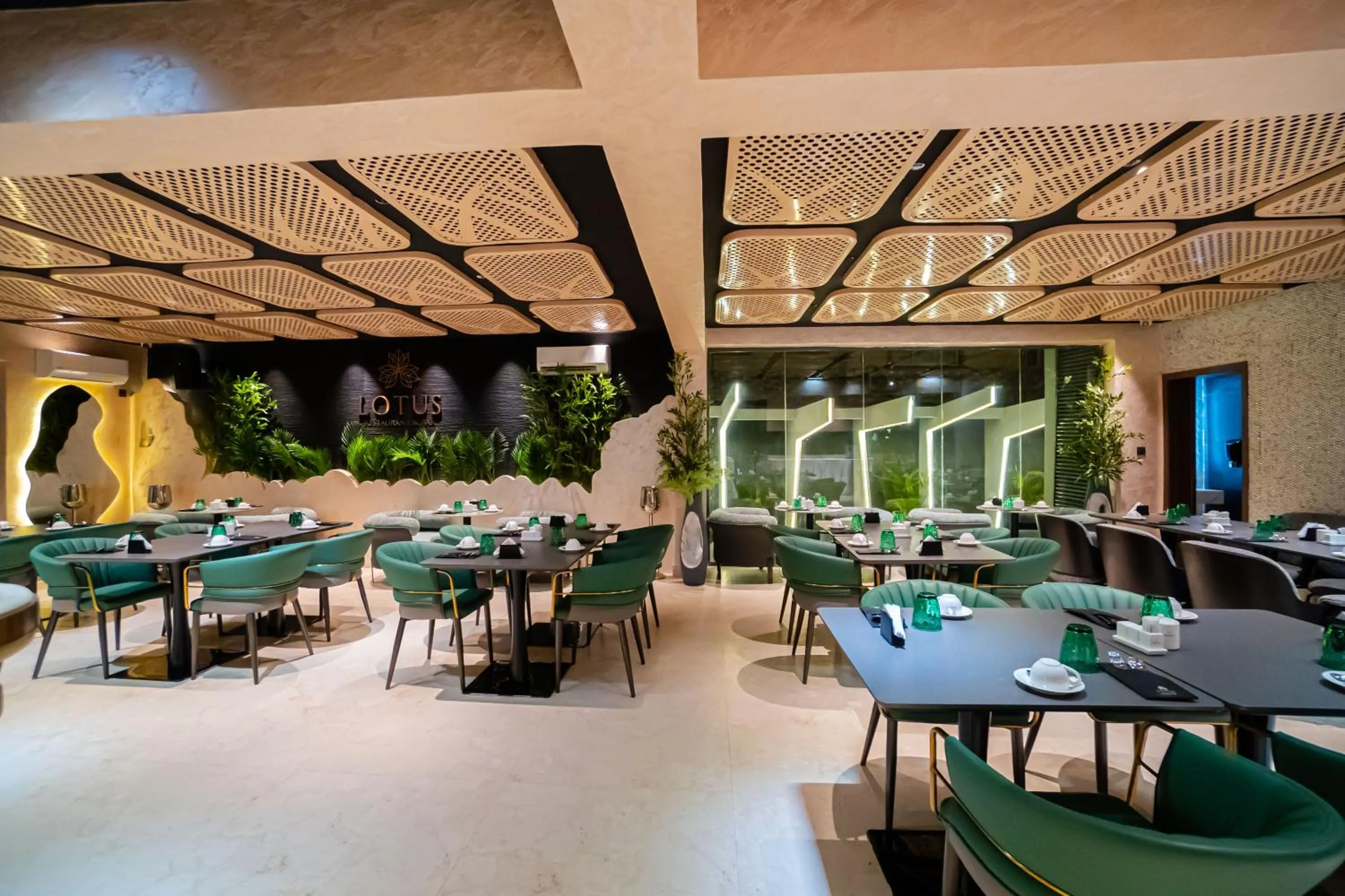 Restaurant/places to eat in Greyfield Hotel and Apartments