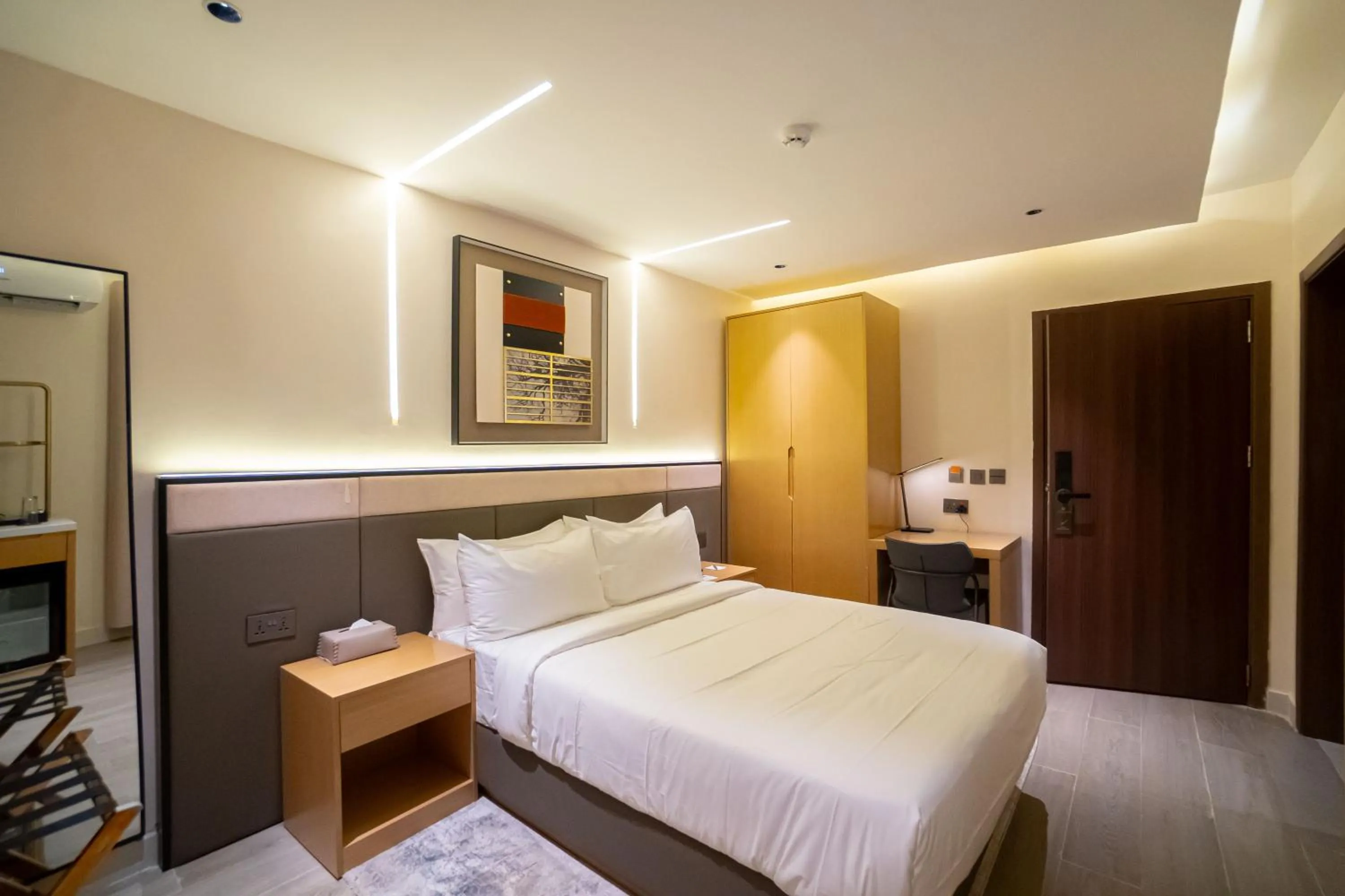 Bedroom, Bed in Greyfield Hotel and Apartments
