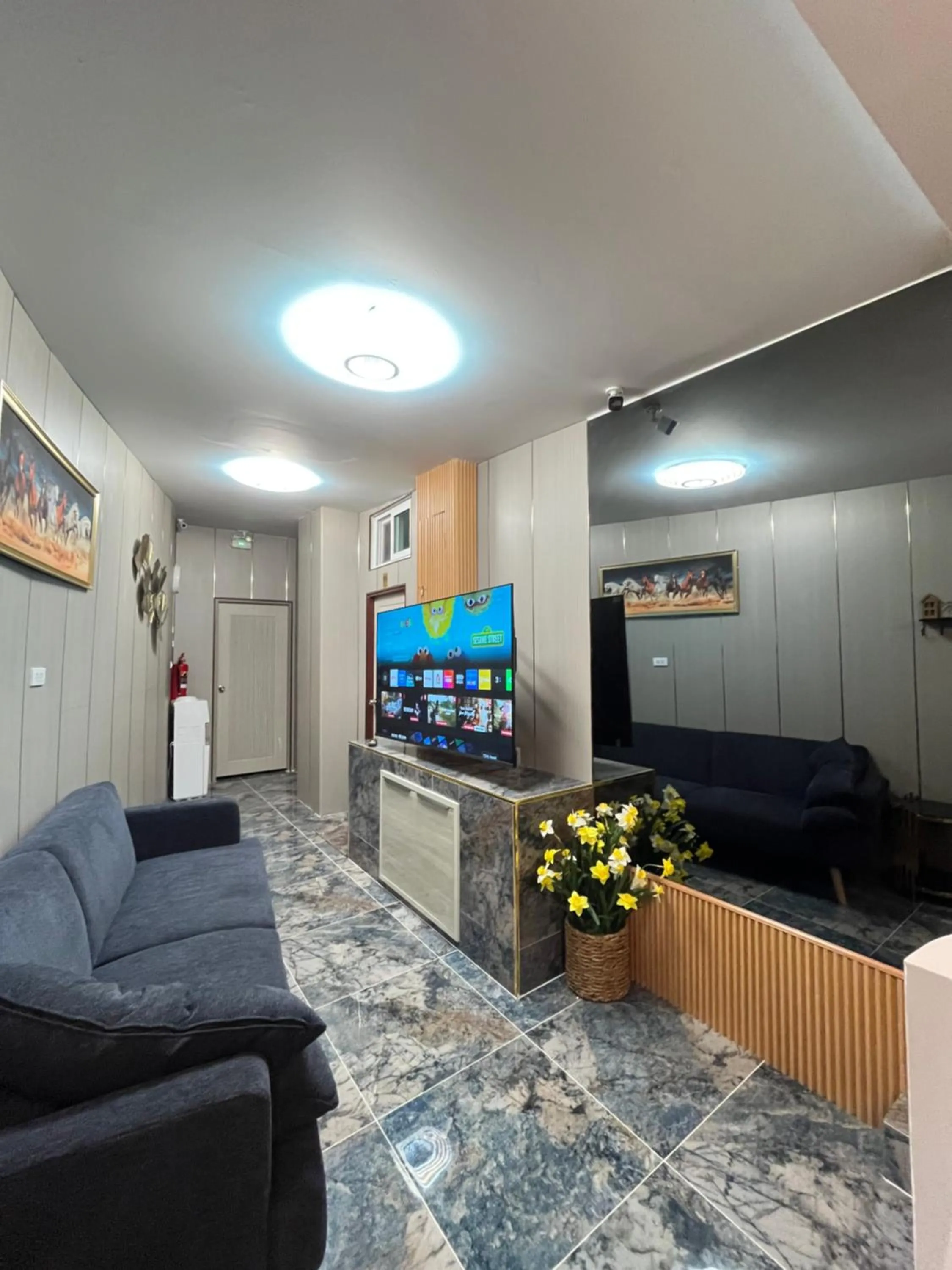 Communal lounge/ TV room in Ali House Patong
