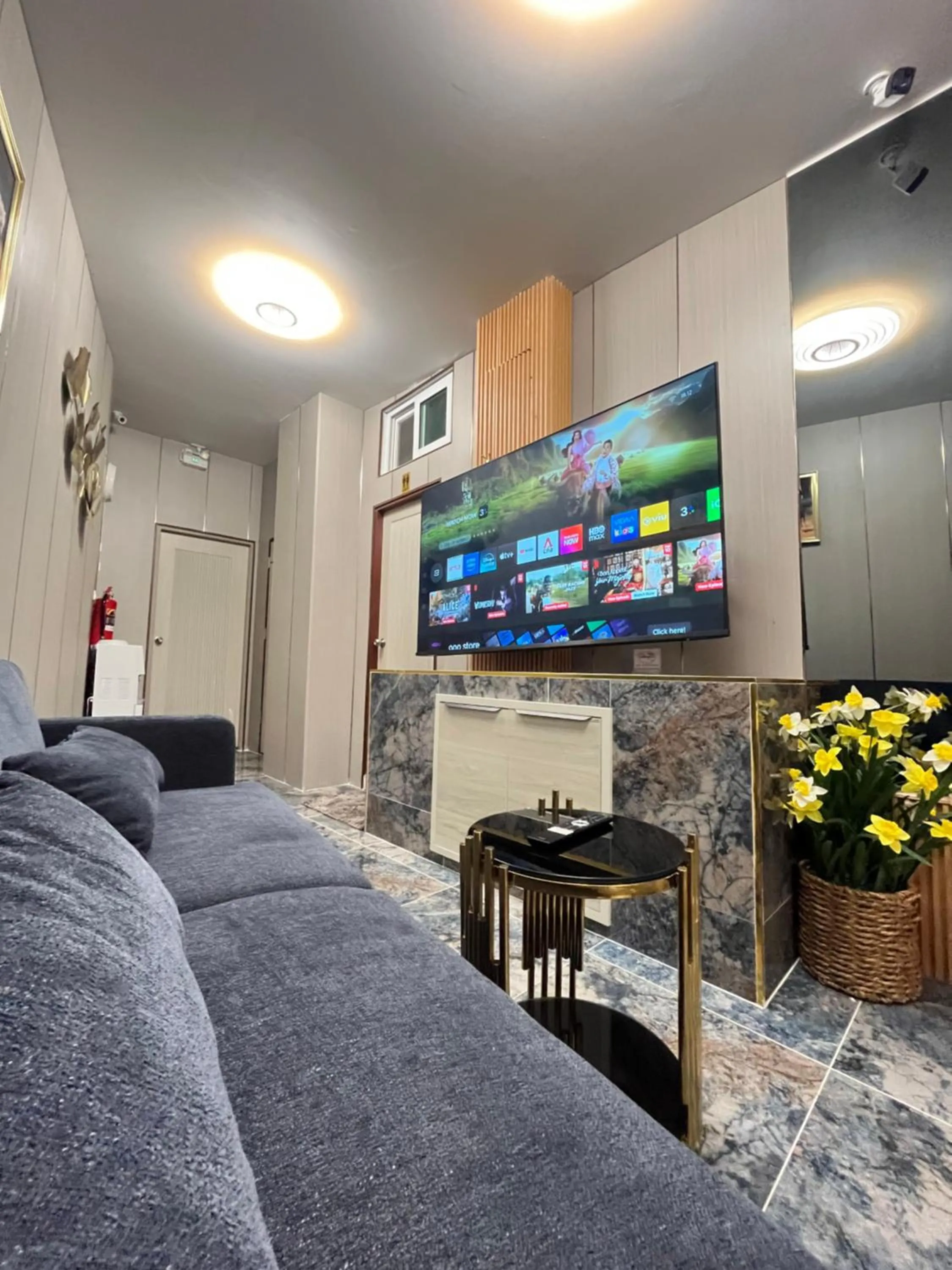 Communal lounge/ TV room in Ali House Patong