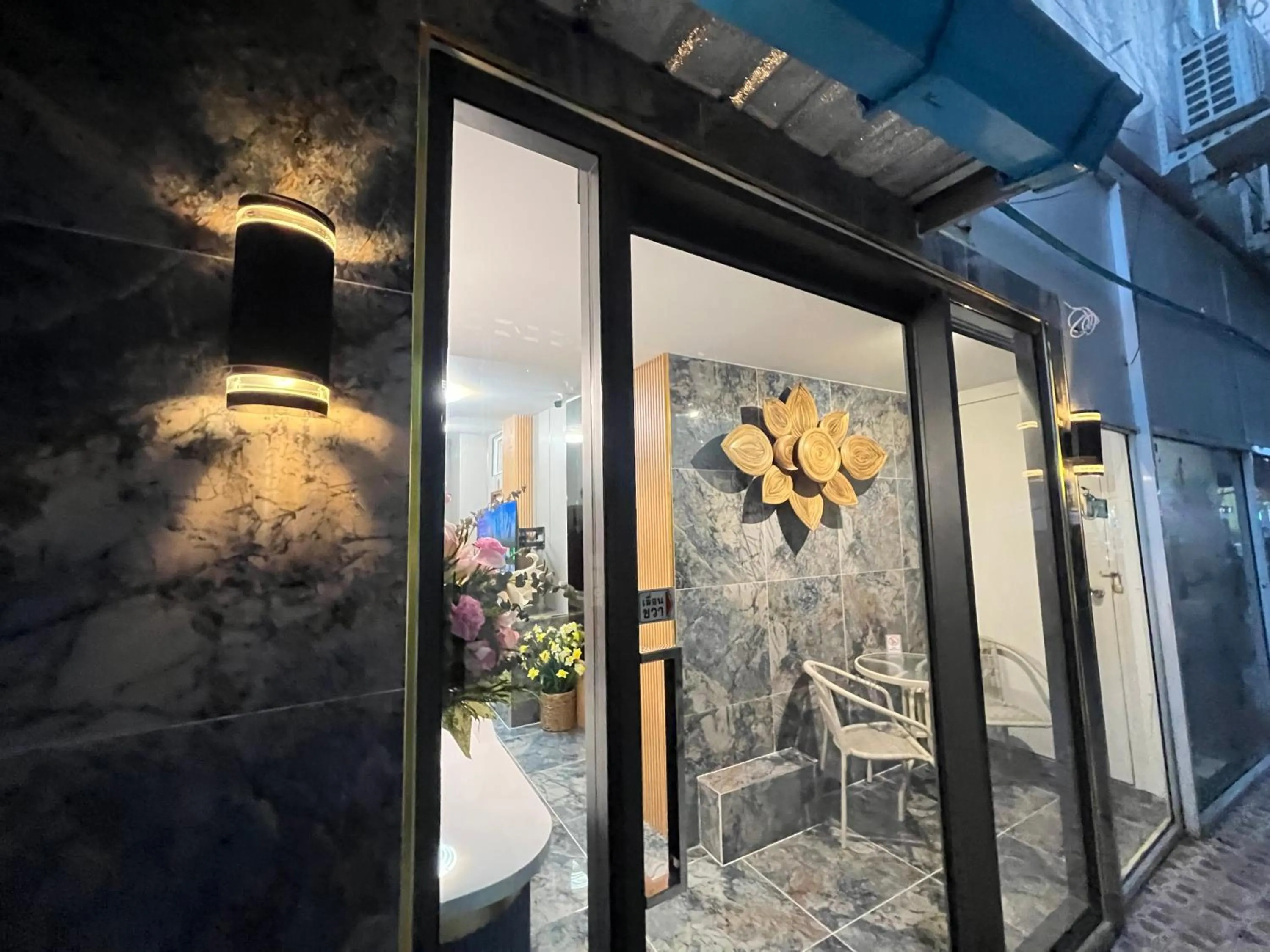 Facade/entrance in Ali House Patong