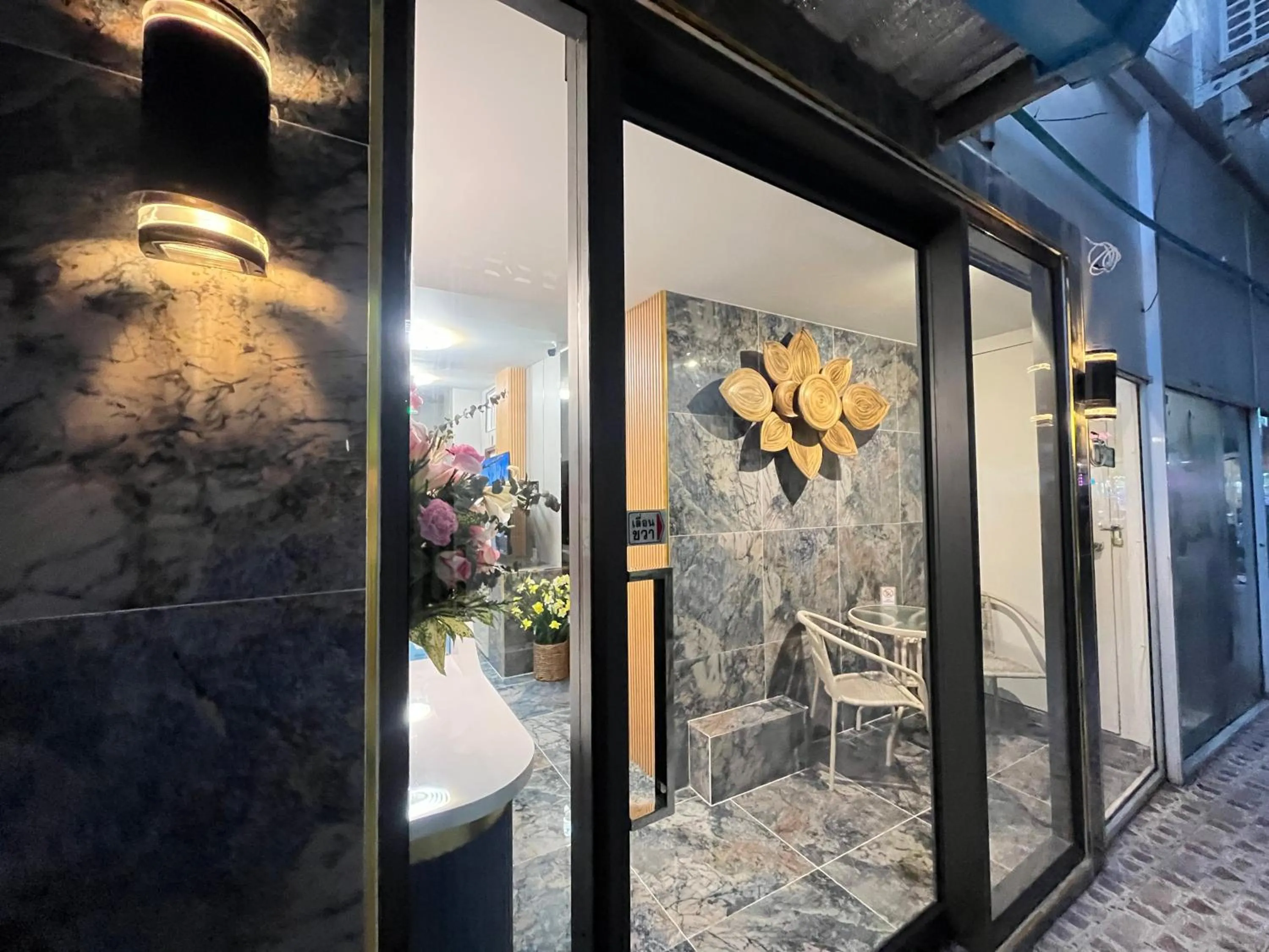 Facade/entrance in Ali House Patong