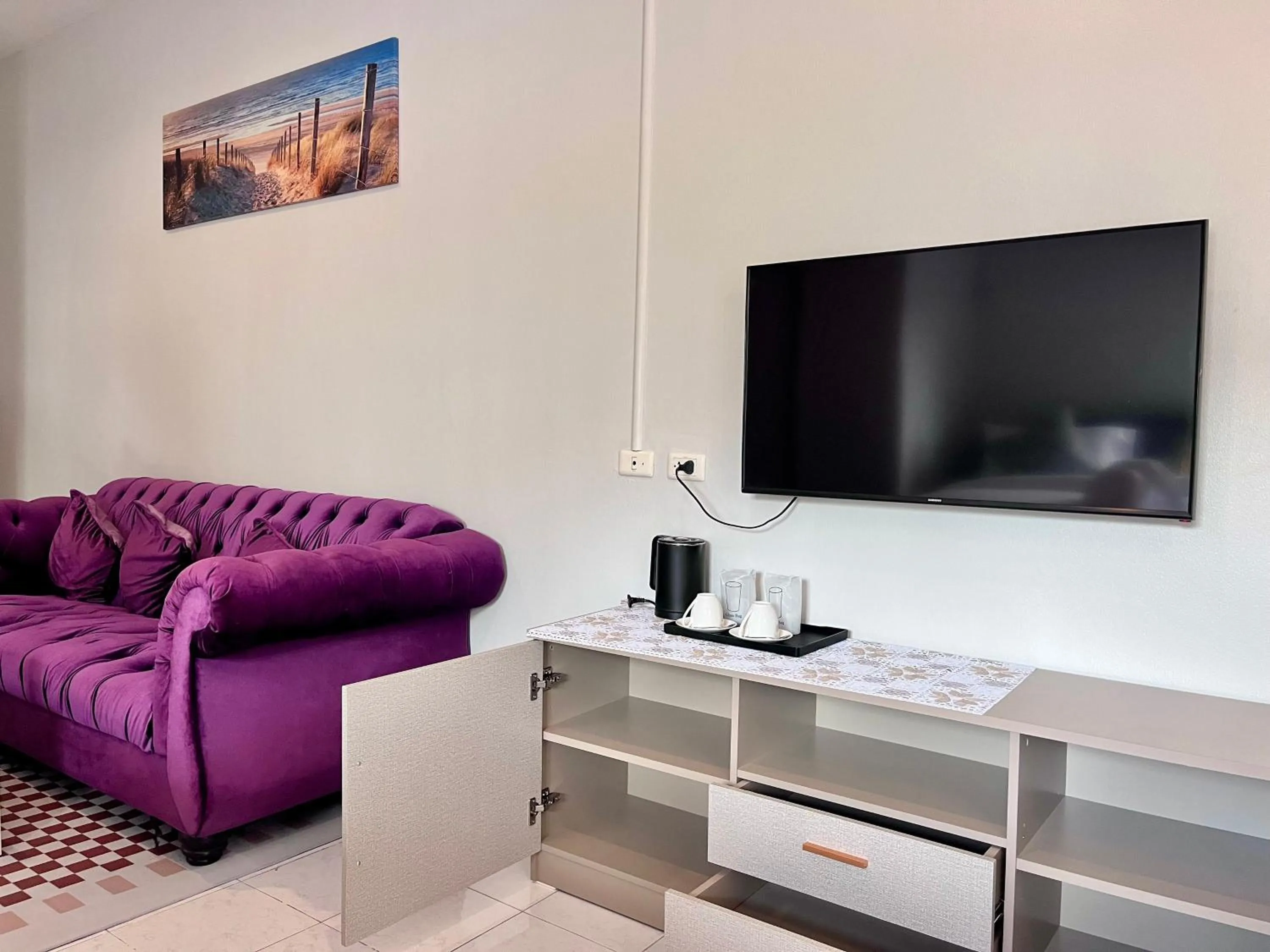 TV and multimedia in Ali House Patong