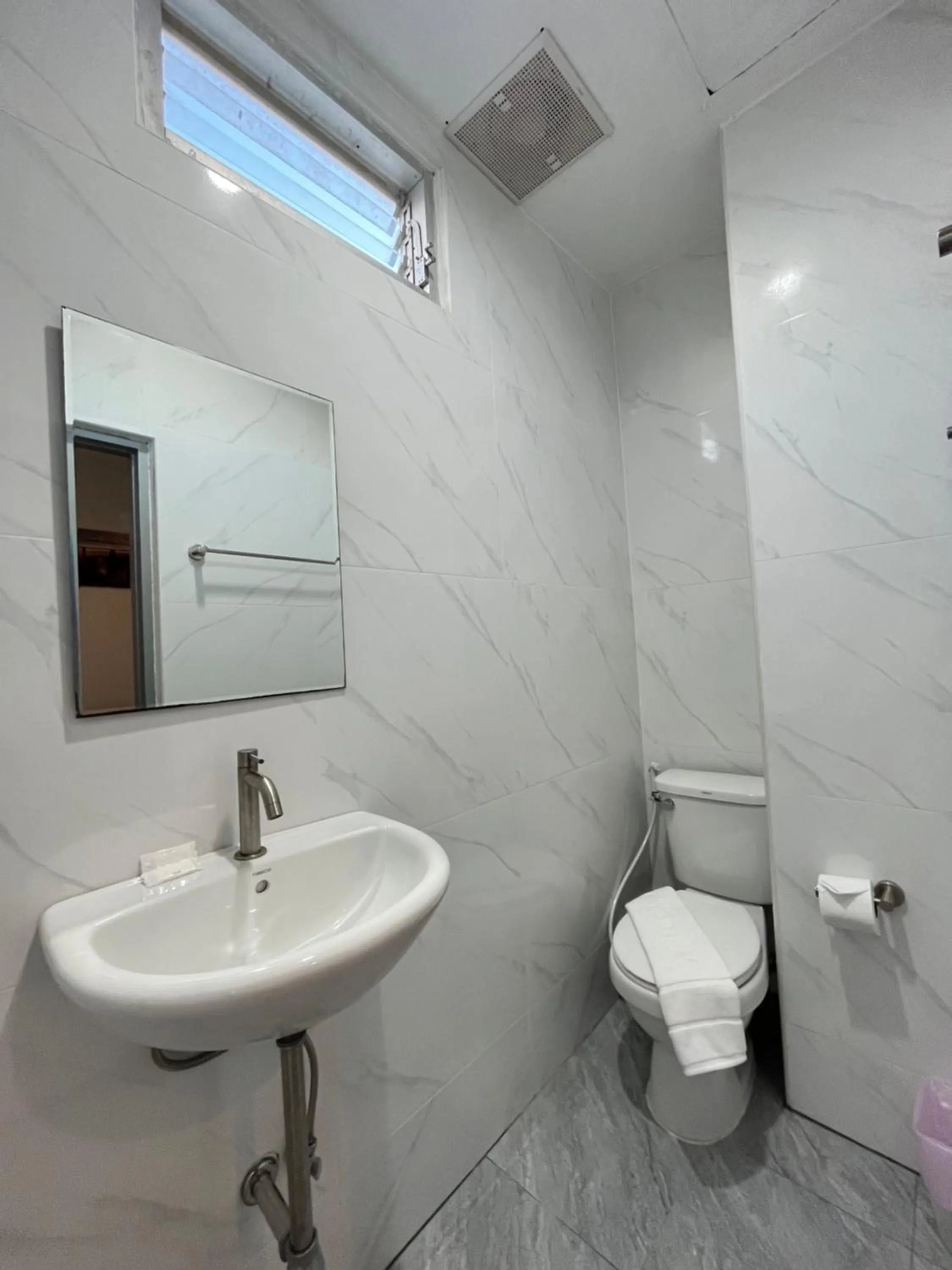 Toilet in Ali House Patong