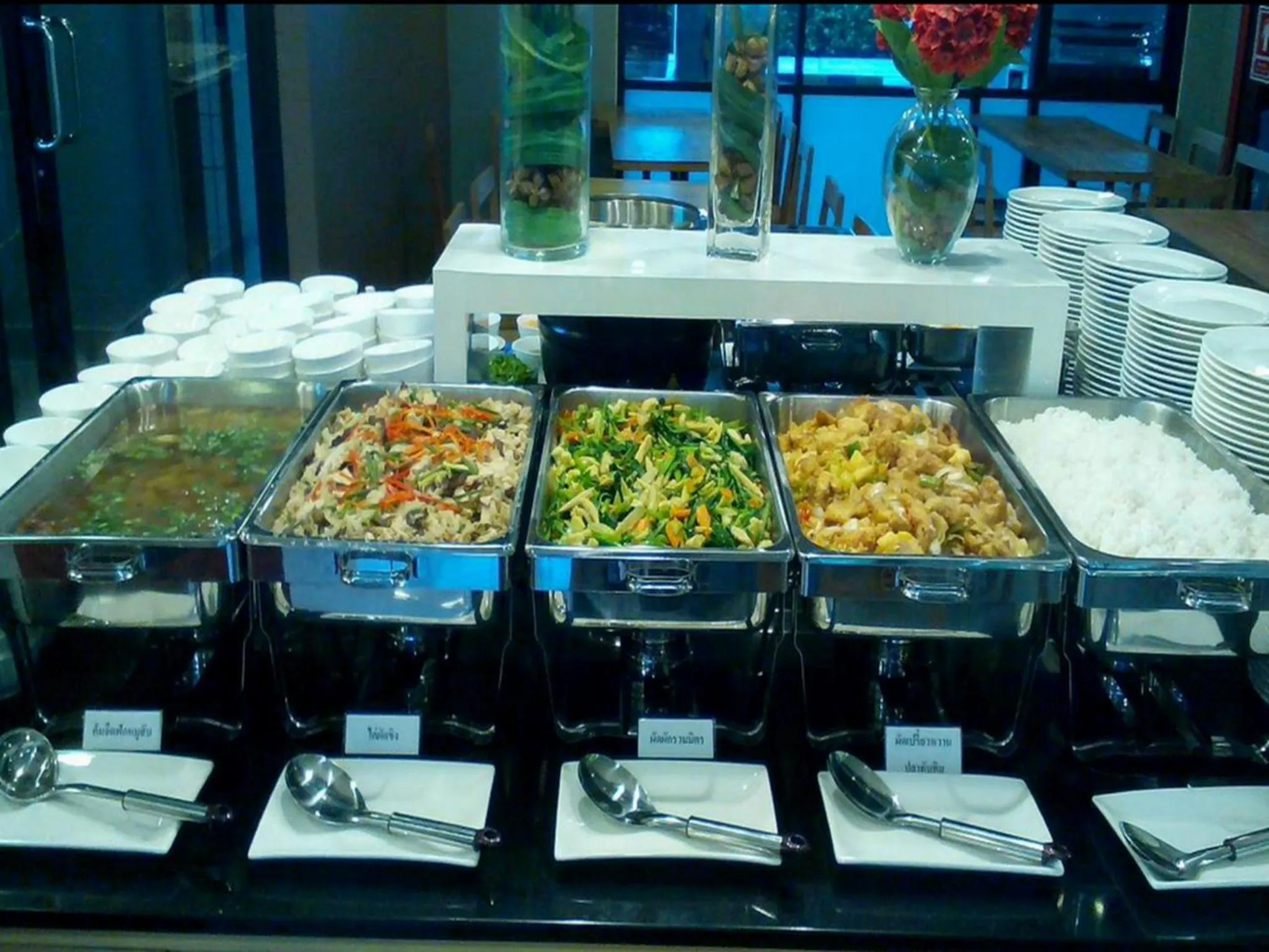 Food and drinks in Livotel Hotel Kaset Nawamin Bangkok