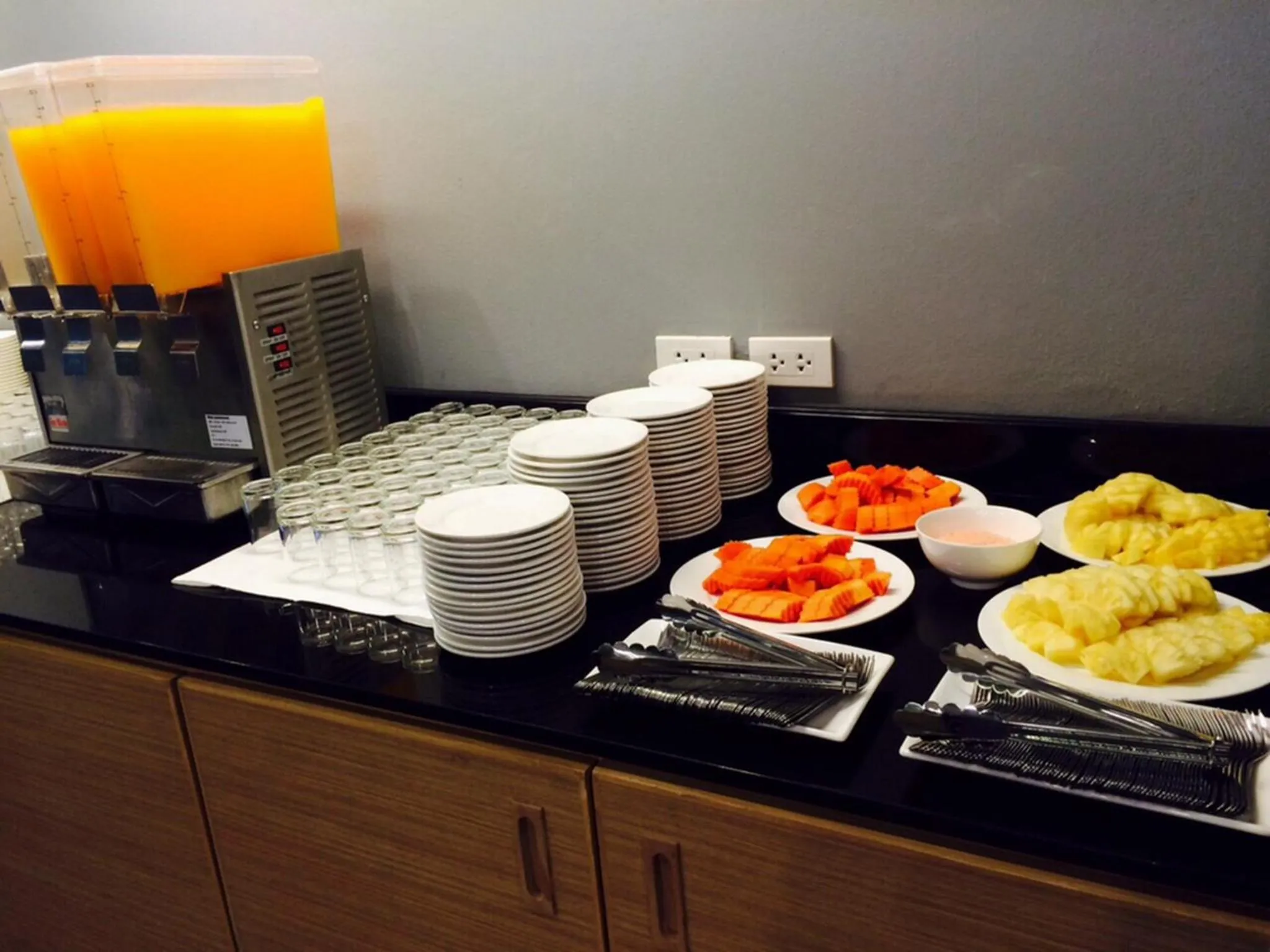 Food and drinks in Livotel Hotel Kaset Nawamin Bangkok