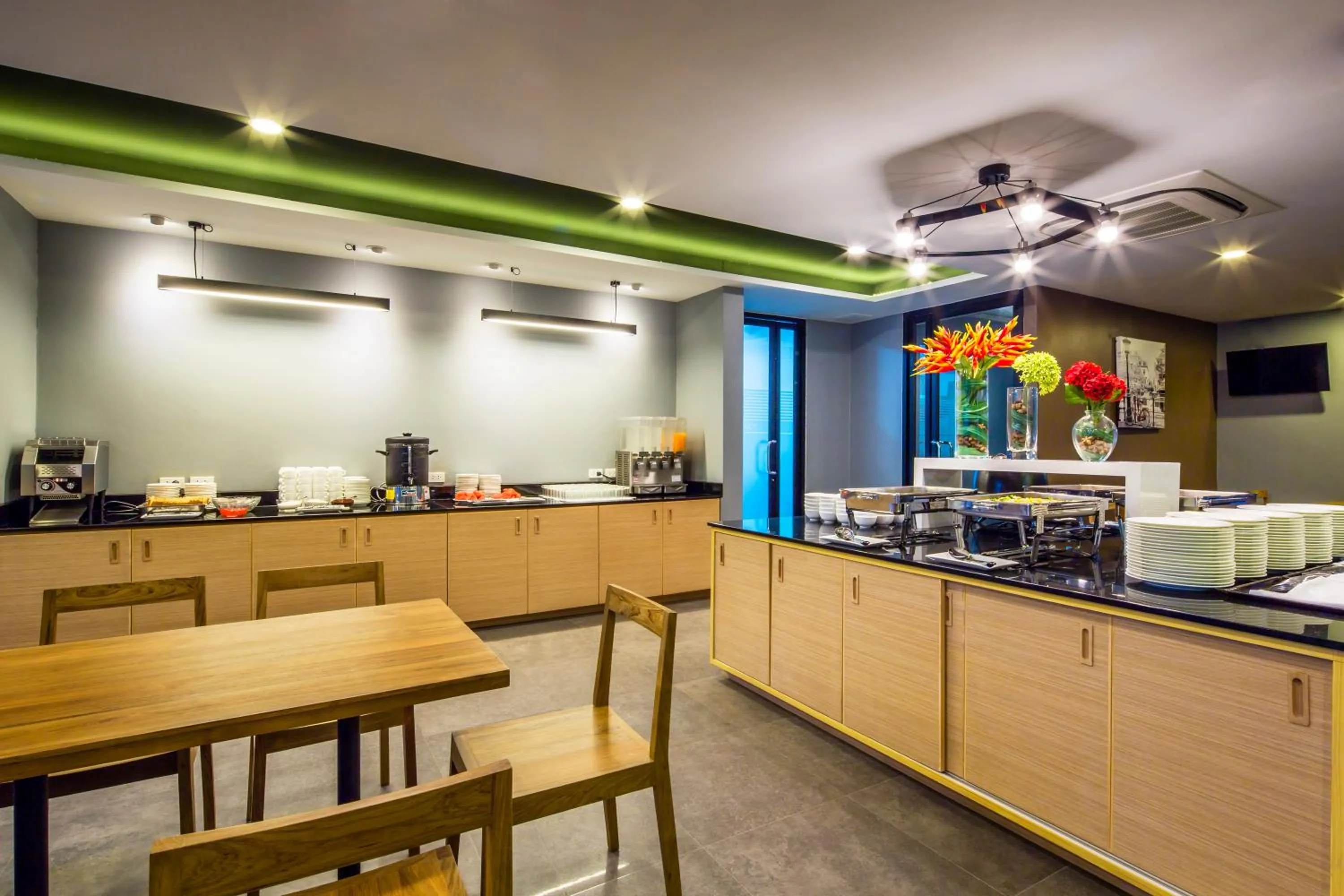 Restaurant/places to eat in Livotel Hotel Kaset Nawamin Bangkok