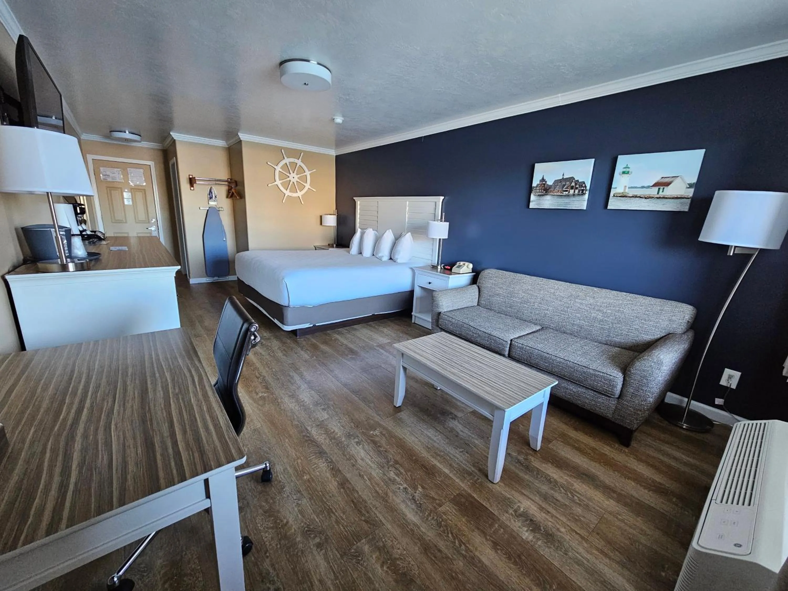 Bed in Capt Thomson's Resort