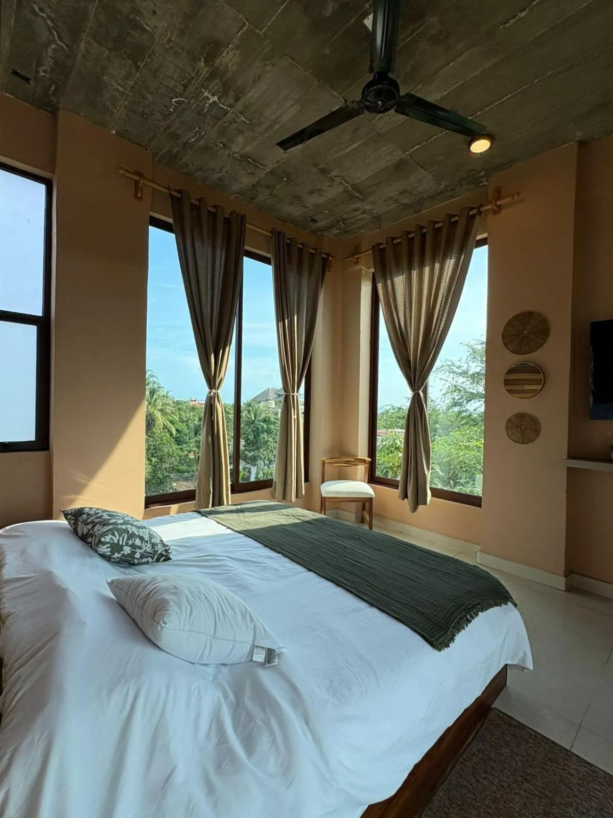 Deluxe Double Room with Side Sea View in Casa Ampa Zikatela- Brisas de Zicatela- Puerto Escondido