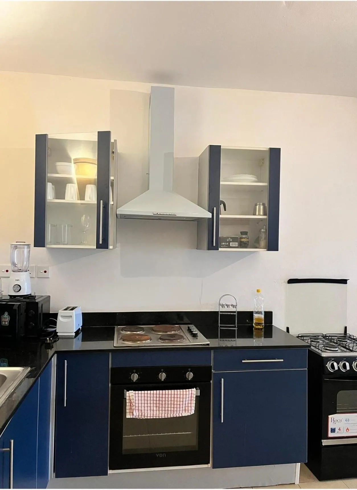 Kitchen or kitchenette in Golden Sun Resort Apartments