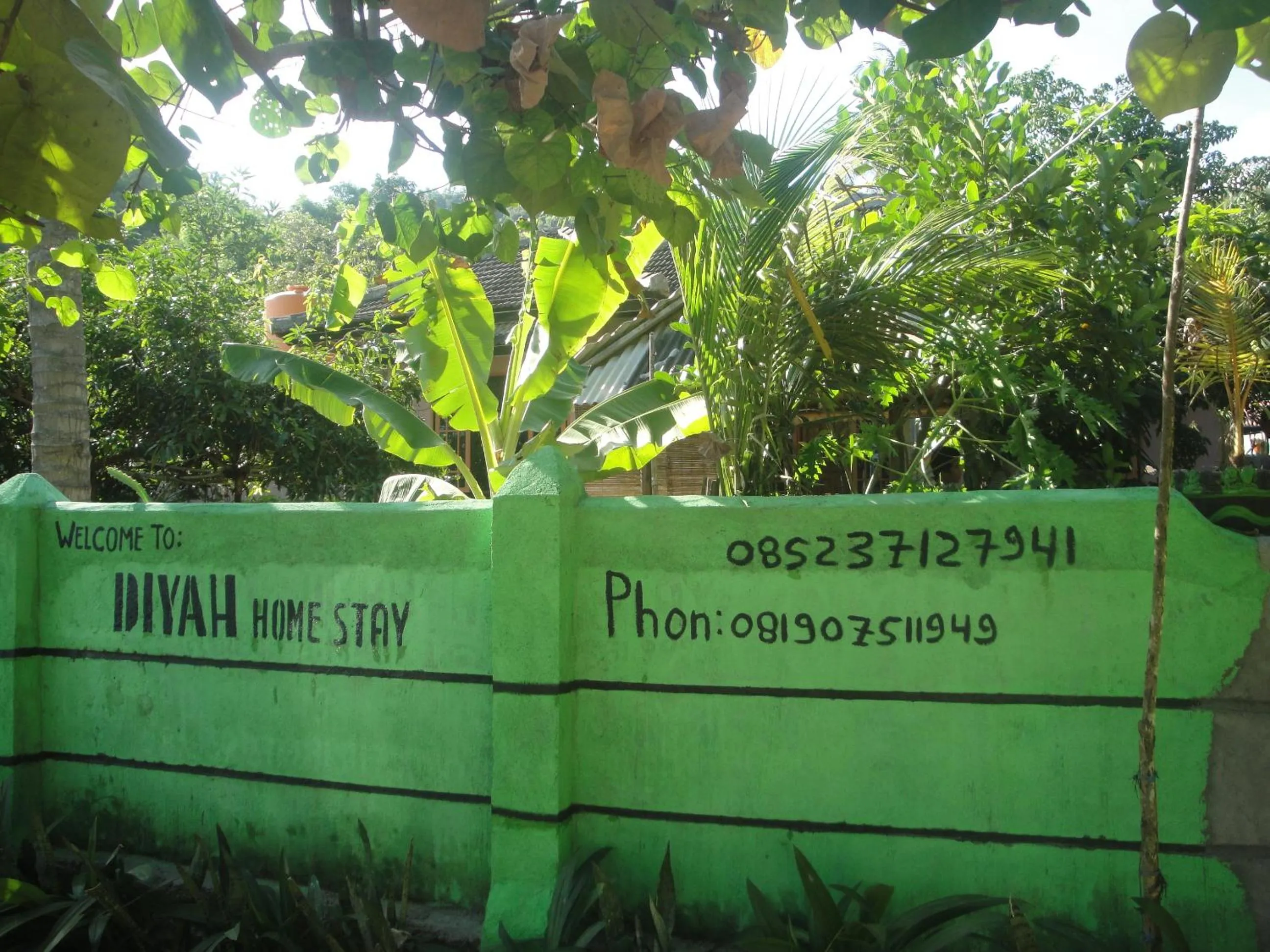 Property building in Diyah Homestay