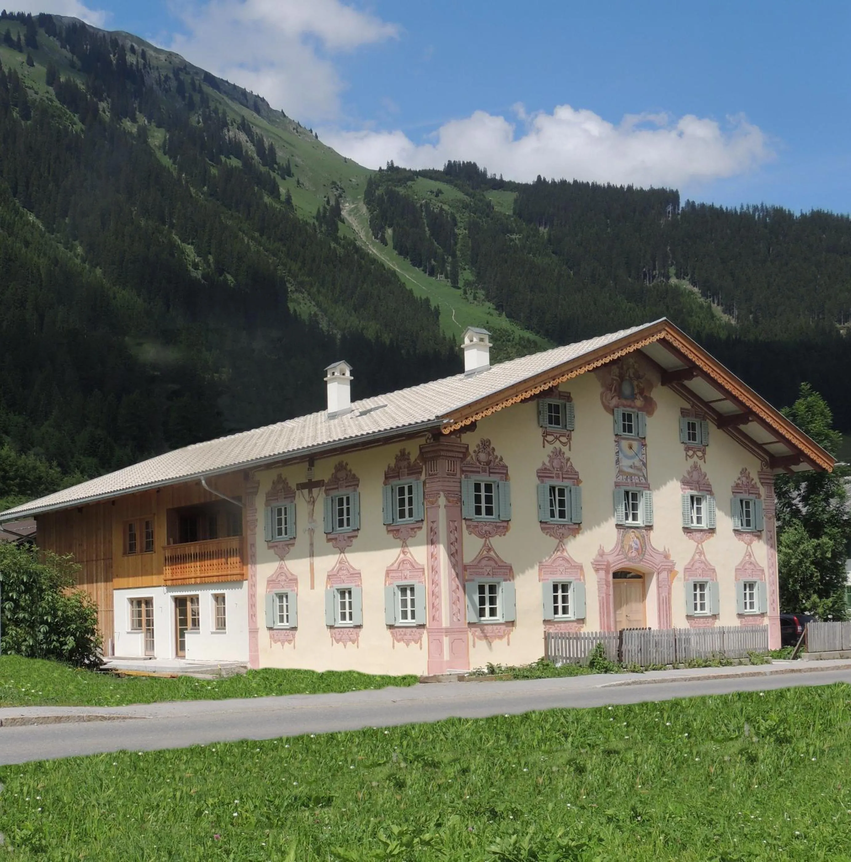 Property building in Residenz 111