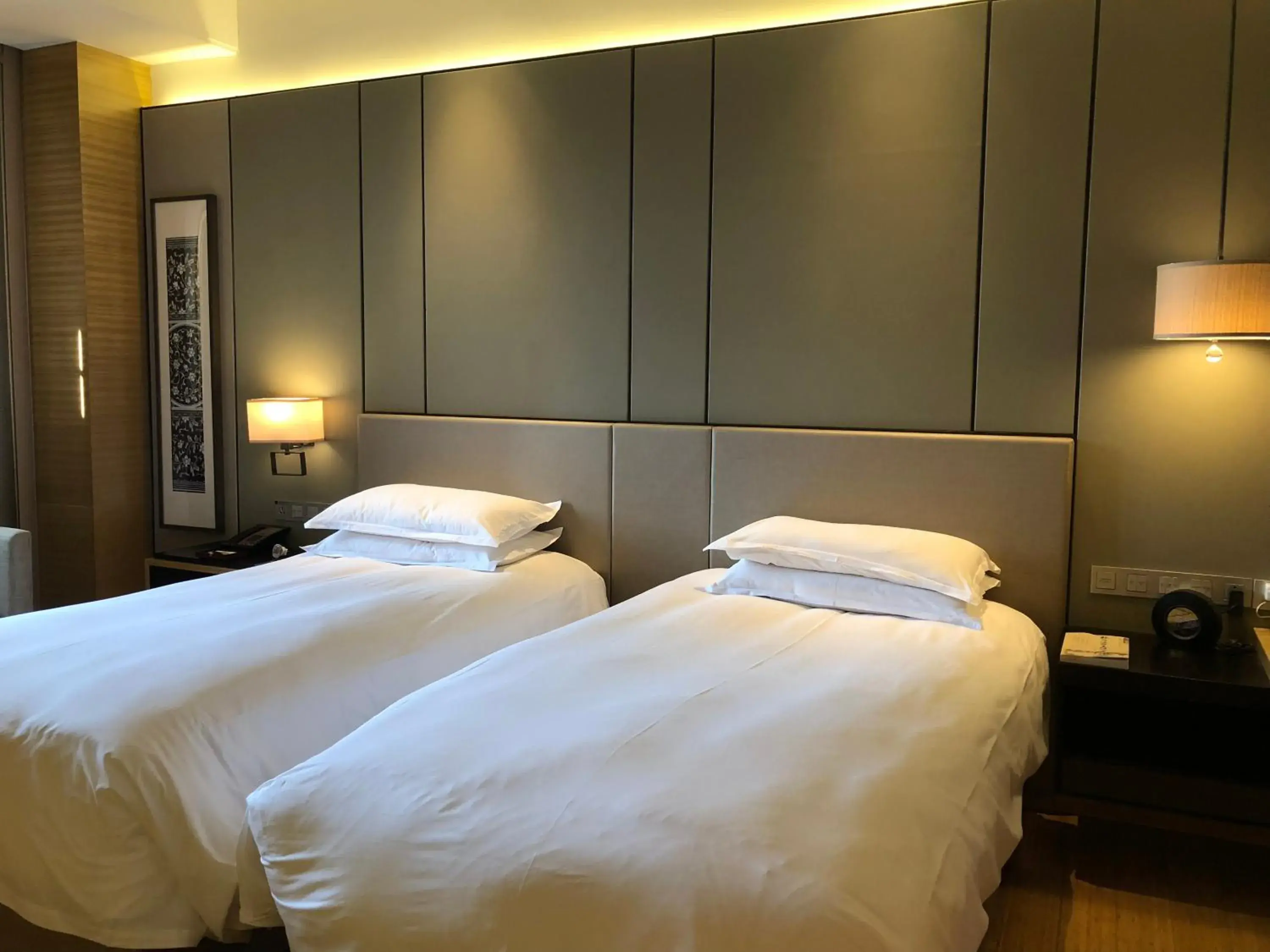Cocoon Warehouse · Elegant Suite (Twin Beds) in Cheery Dragon Canal Hotel Hangzhou - Intangible Cultural Heritage Hotel Cocoon Warehouse · Elegant Suite (Twin Beds) in Cheery Dragon Canal Hotel Hangzhou - Intangible Cultural Heritage Hotel