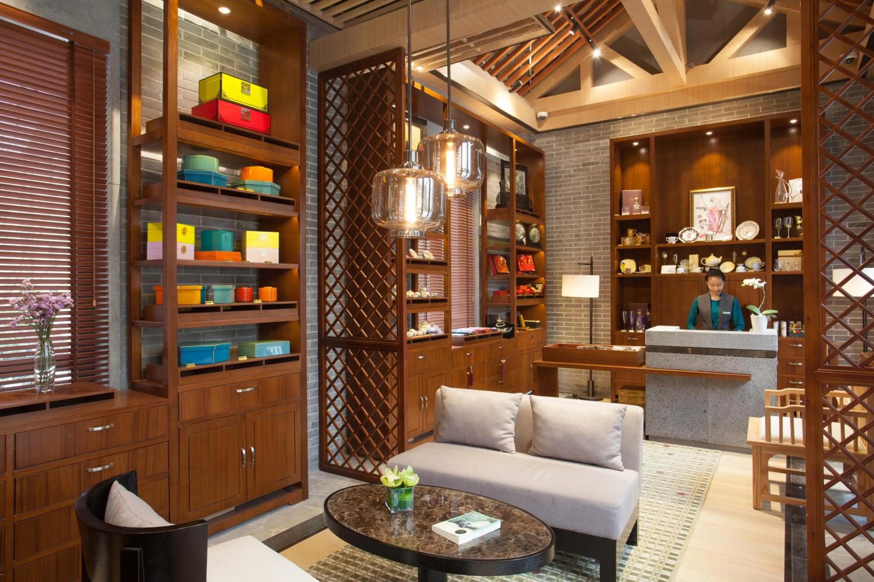 On-site shops in Cheery Dragon Canal Hotel Hangzhou - Intangible Cultural Heritage Hotel