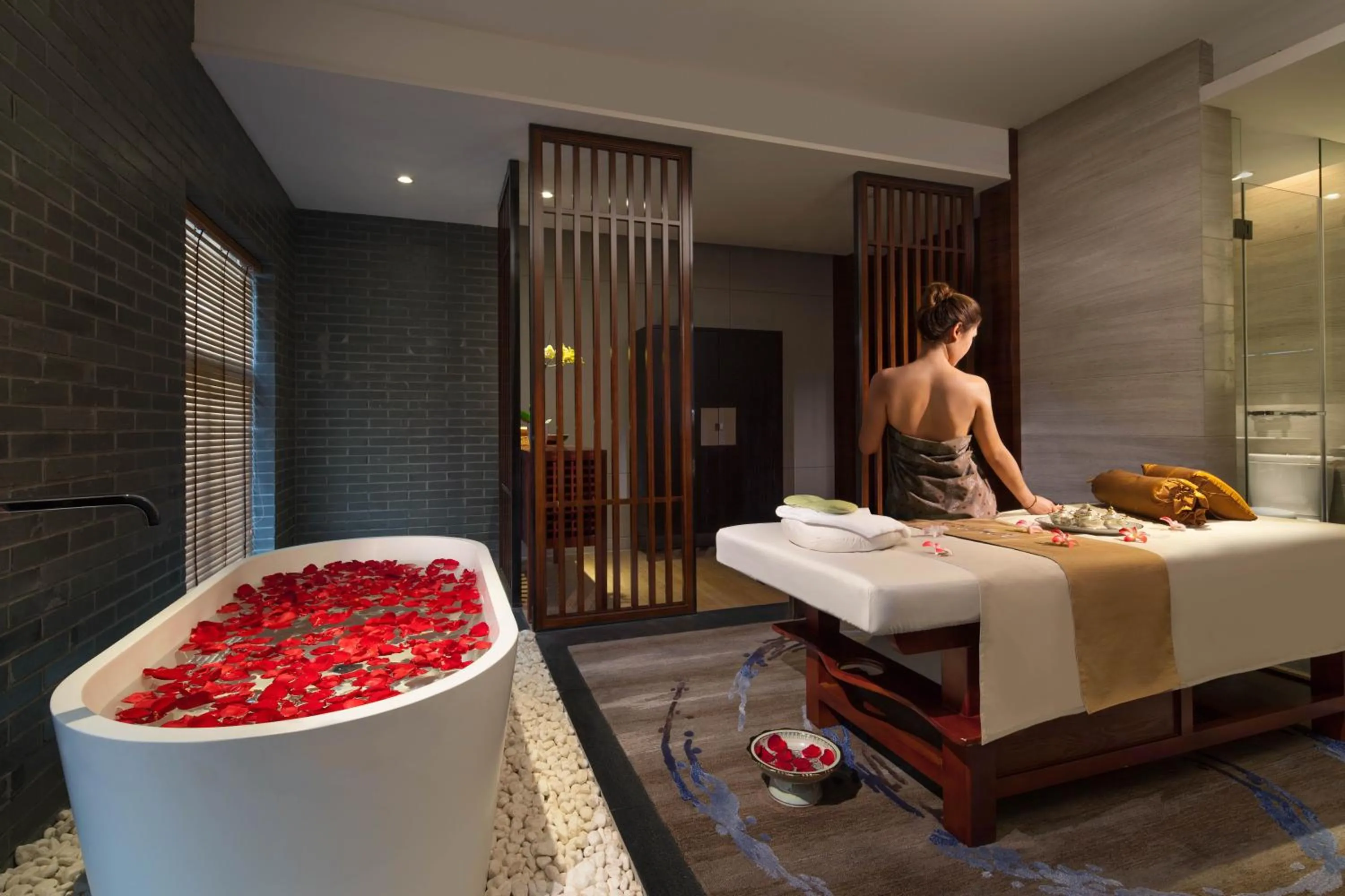 Spa and wellness centre/facilities in Cheery Dragon Canal Hotel Hangzhou - Intangible Cultural Heritage Hotel