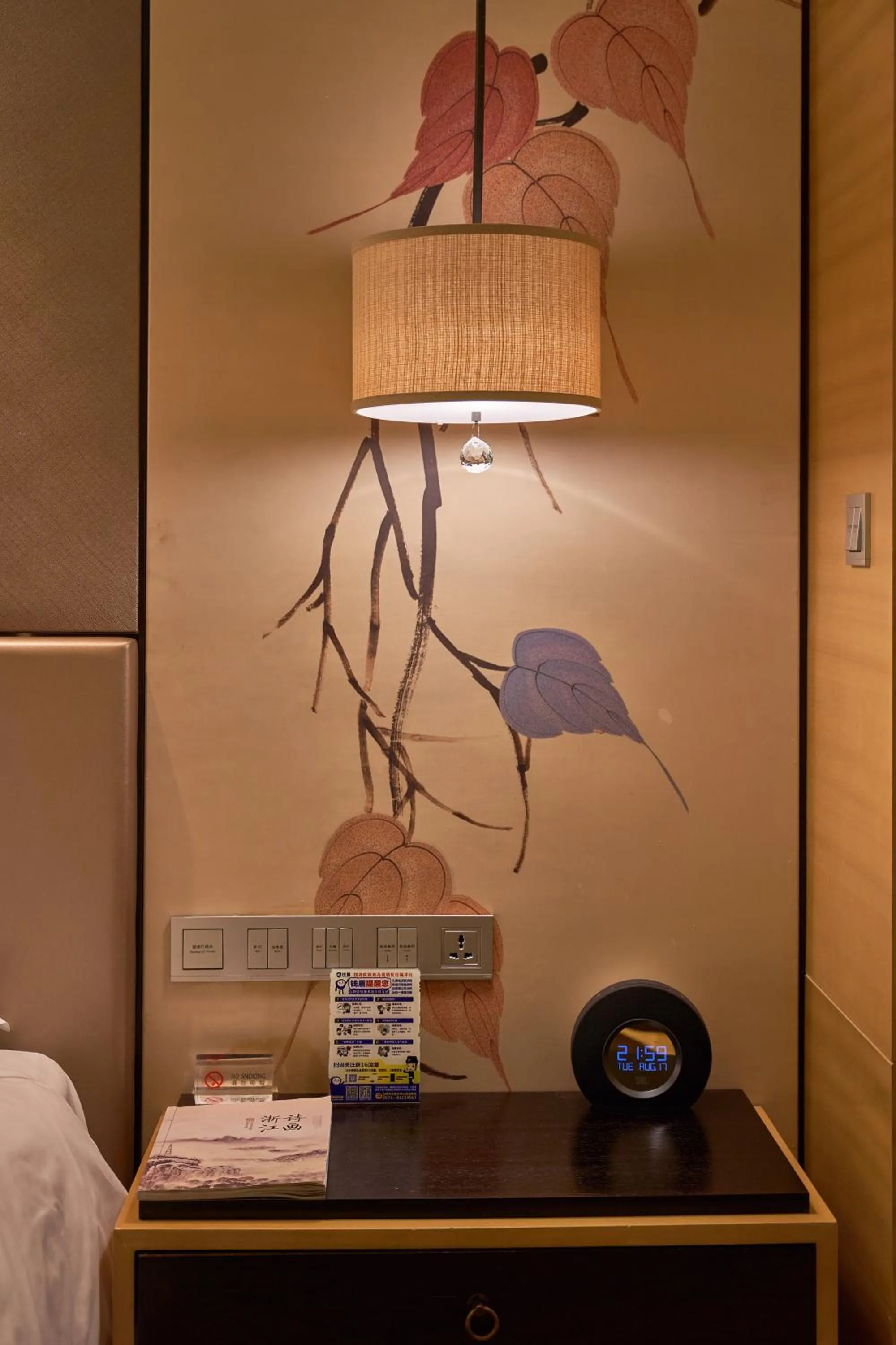 Bed in Cheery Dragon Canal Hotel Hangzhou - Intangible Cultural Heritage Hotel