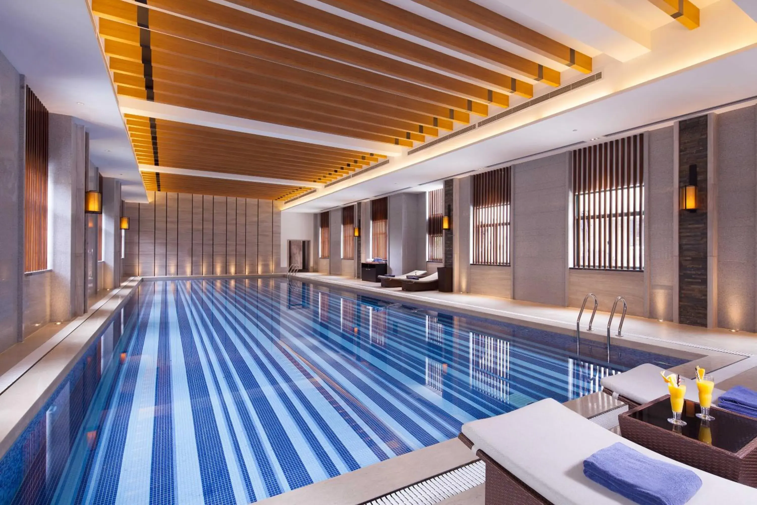 Swimming pool in Cheery Dragon Canal Hotel Hangzhou - Intangible Cultural Heritage Hotel Swimming pool in Cheery Dragon Canal Hotel Hangzhou - Intangible Cultural Heritage Hotel