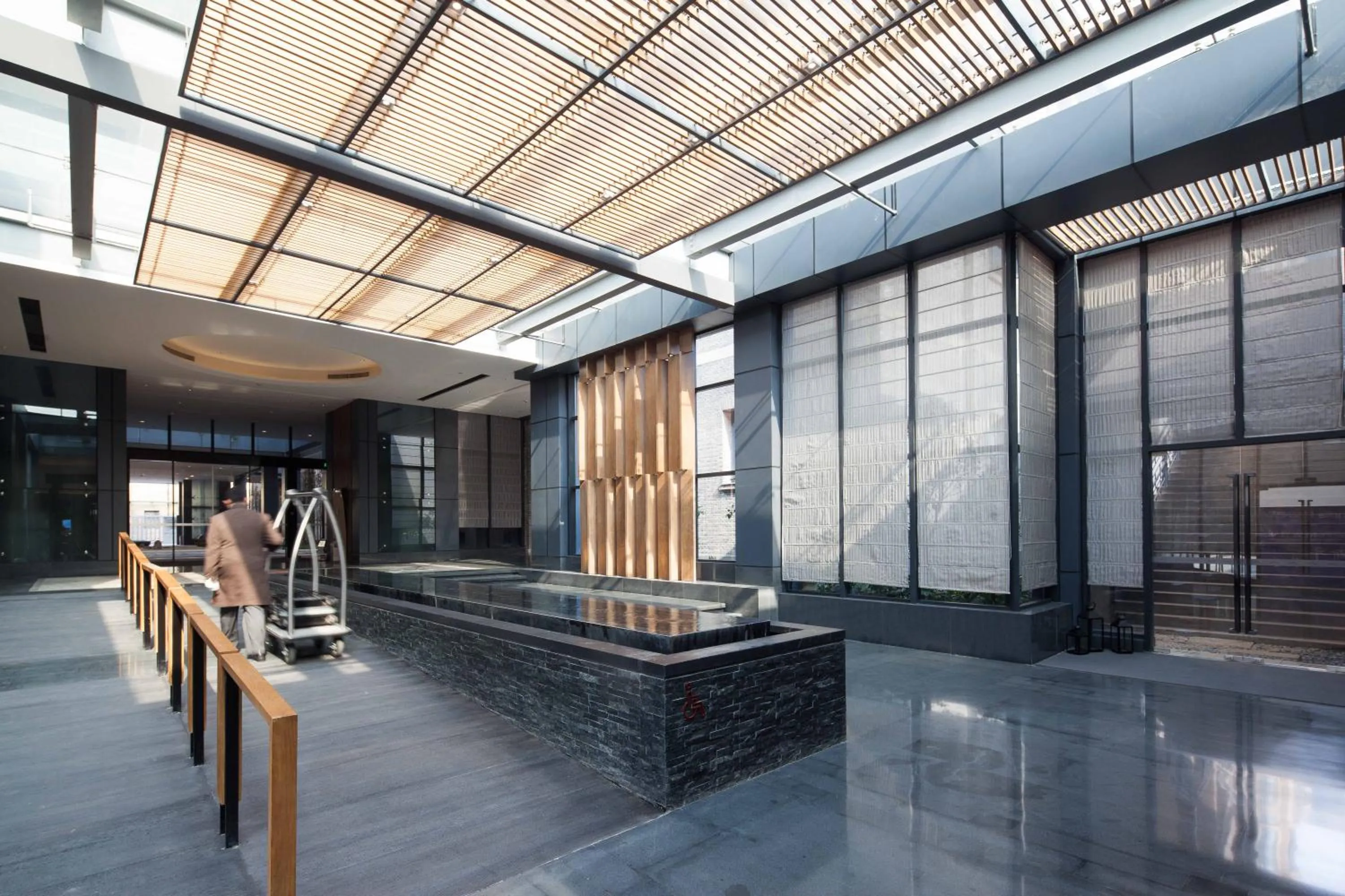 Lobby or reception in Cheery Dragon Canal Hotel Hangzhou - Intangible Cultural Heritage Hotel