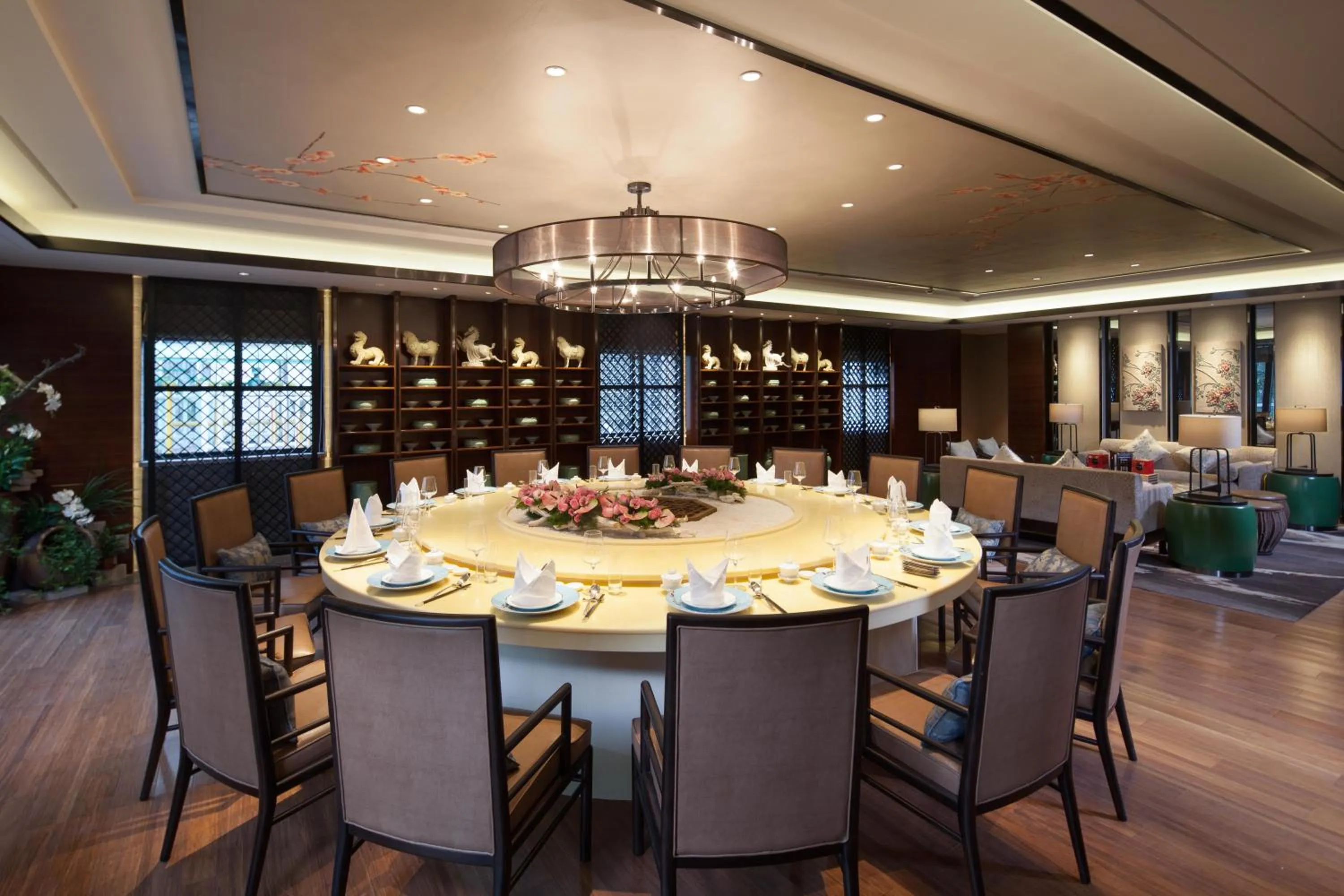 Restaurant/places to eat in Cheery Dragon Canal Hotel Hangzhou - Intangible Cultural Heritage Hotel