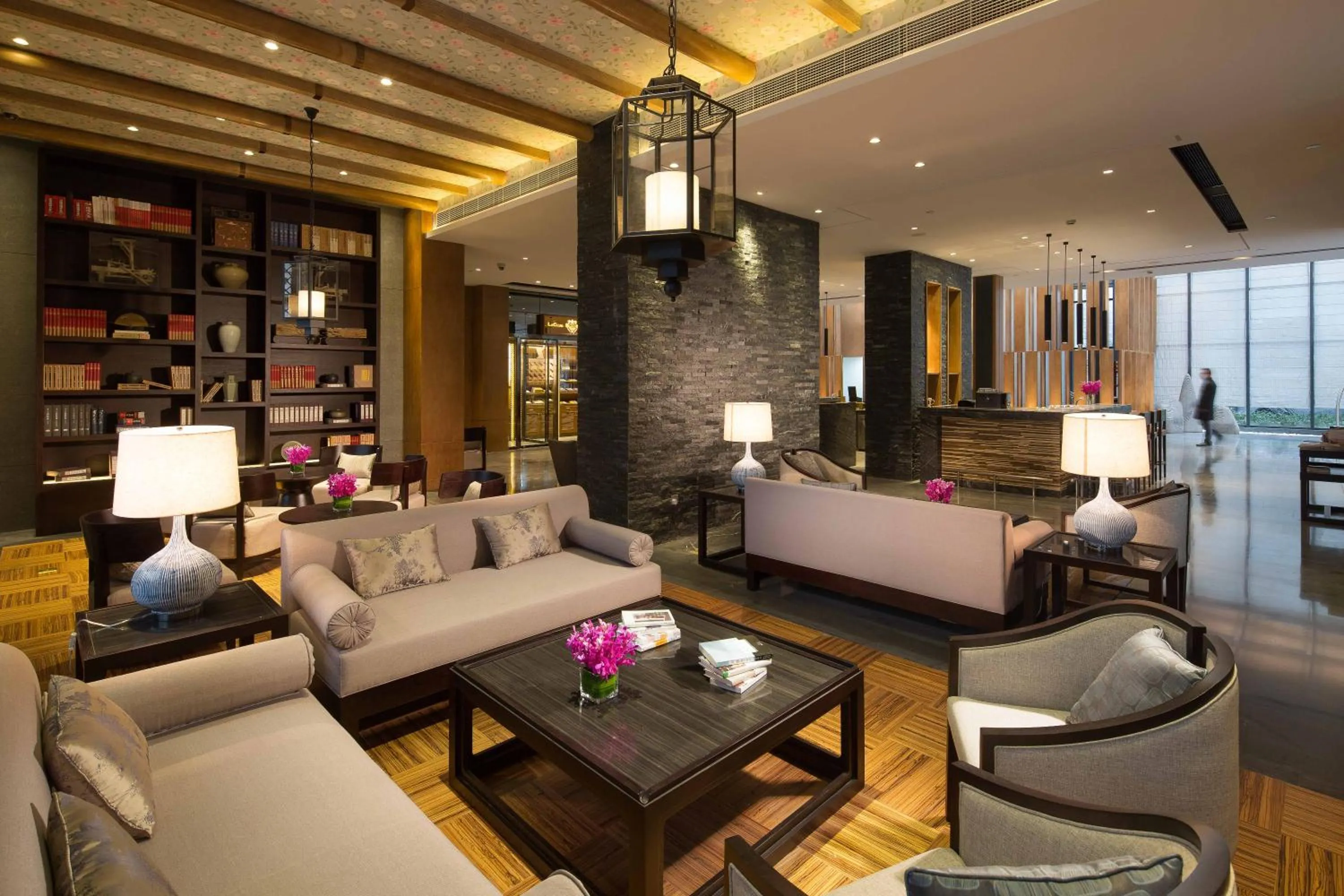 Lobby or reception in Cheery Dragon Canal Hotel Hangzhou - Intangible Cultural Heritage Hotel