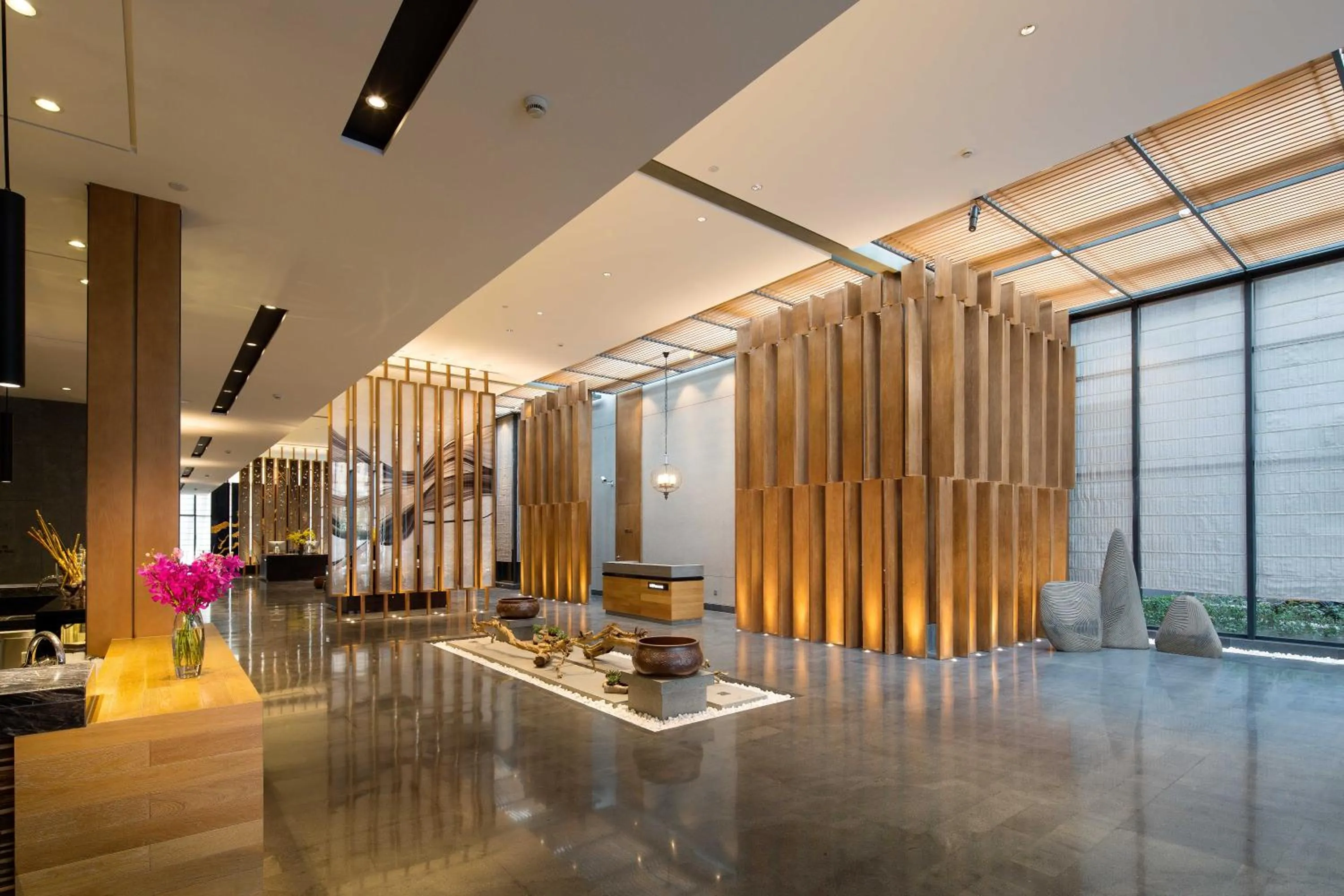 Lobby or reception in Cheery Dragon Canal Hotel Hangzhou - Intangible Cultural Heritage Hotel