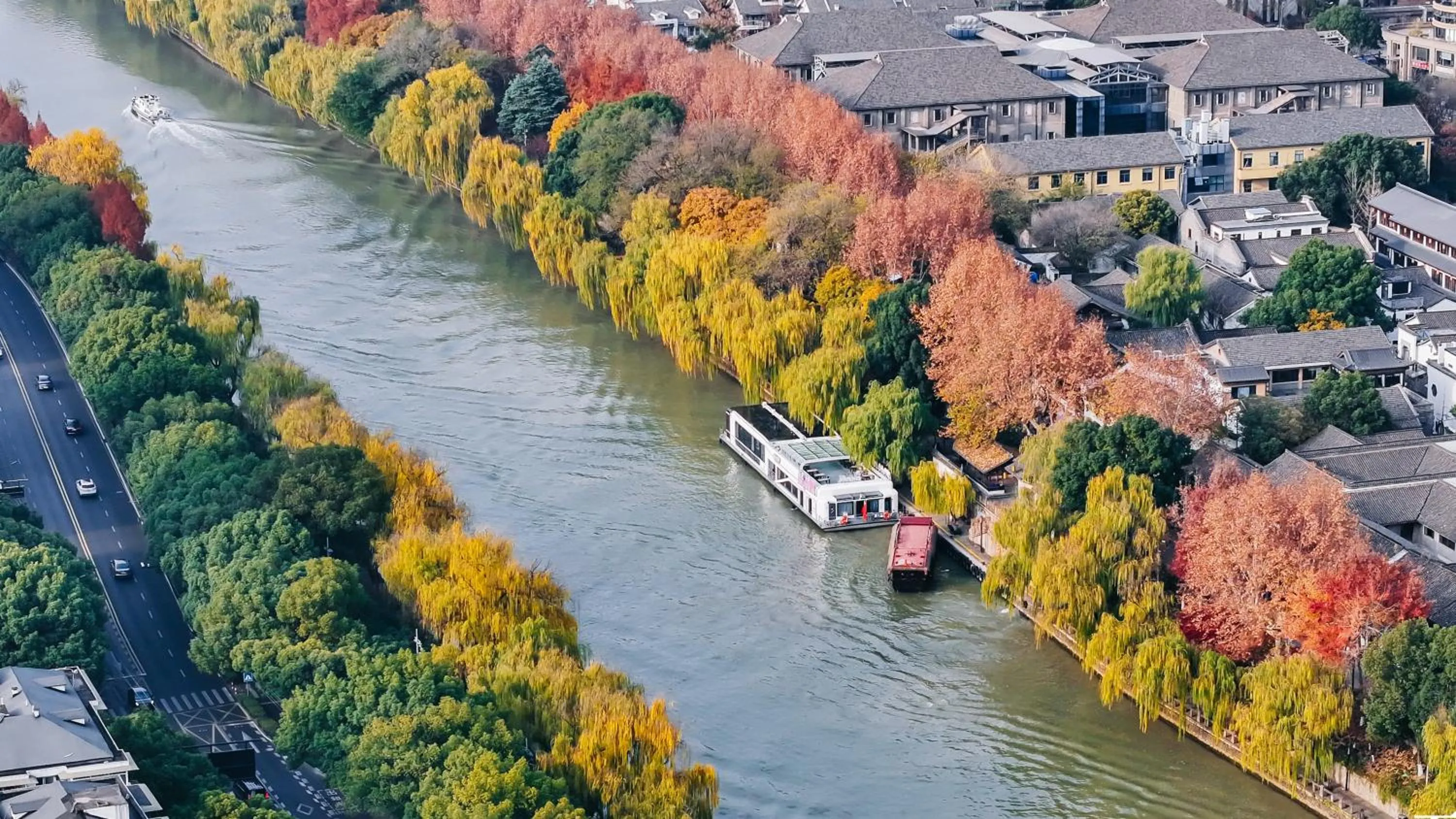River view in Cheery Dragon Canal Hotel Hangzhou - Intangible Cultural Heritage Hotel