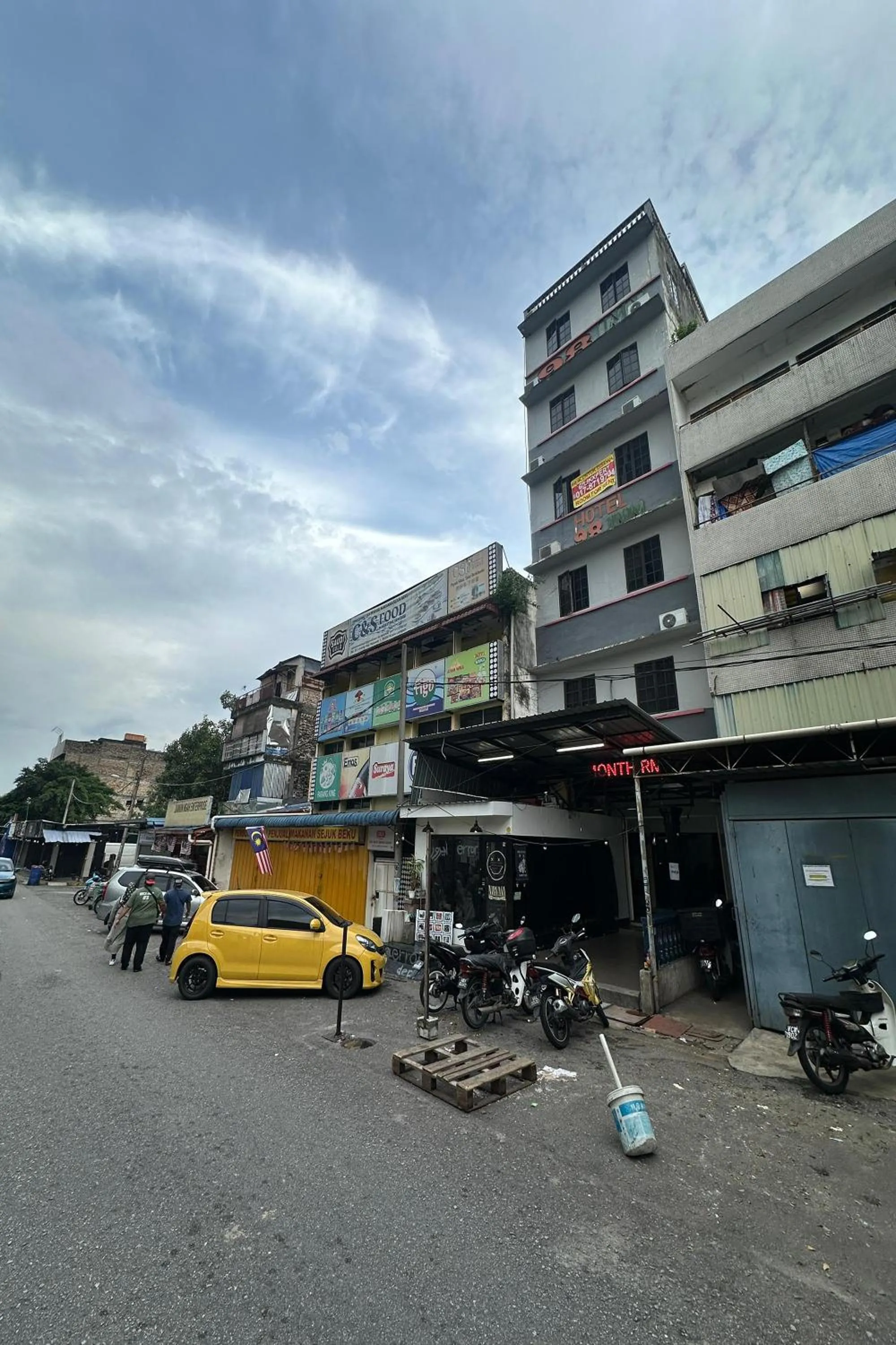 Property building in 98 Inn BilikXpert at Chow Kit