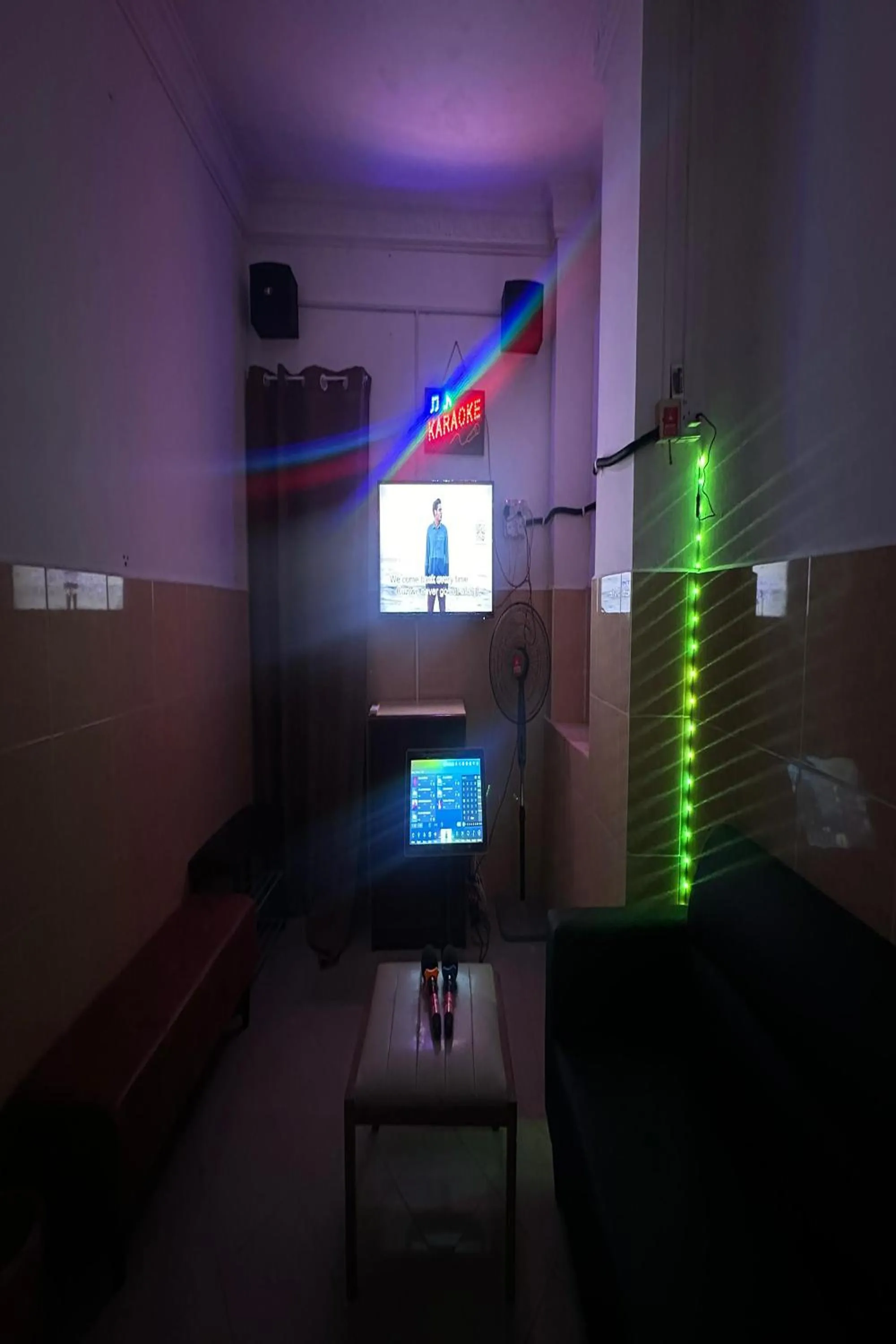 Karaoke in 98 Inn BilikXpert at Chow Kit