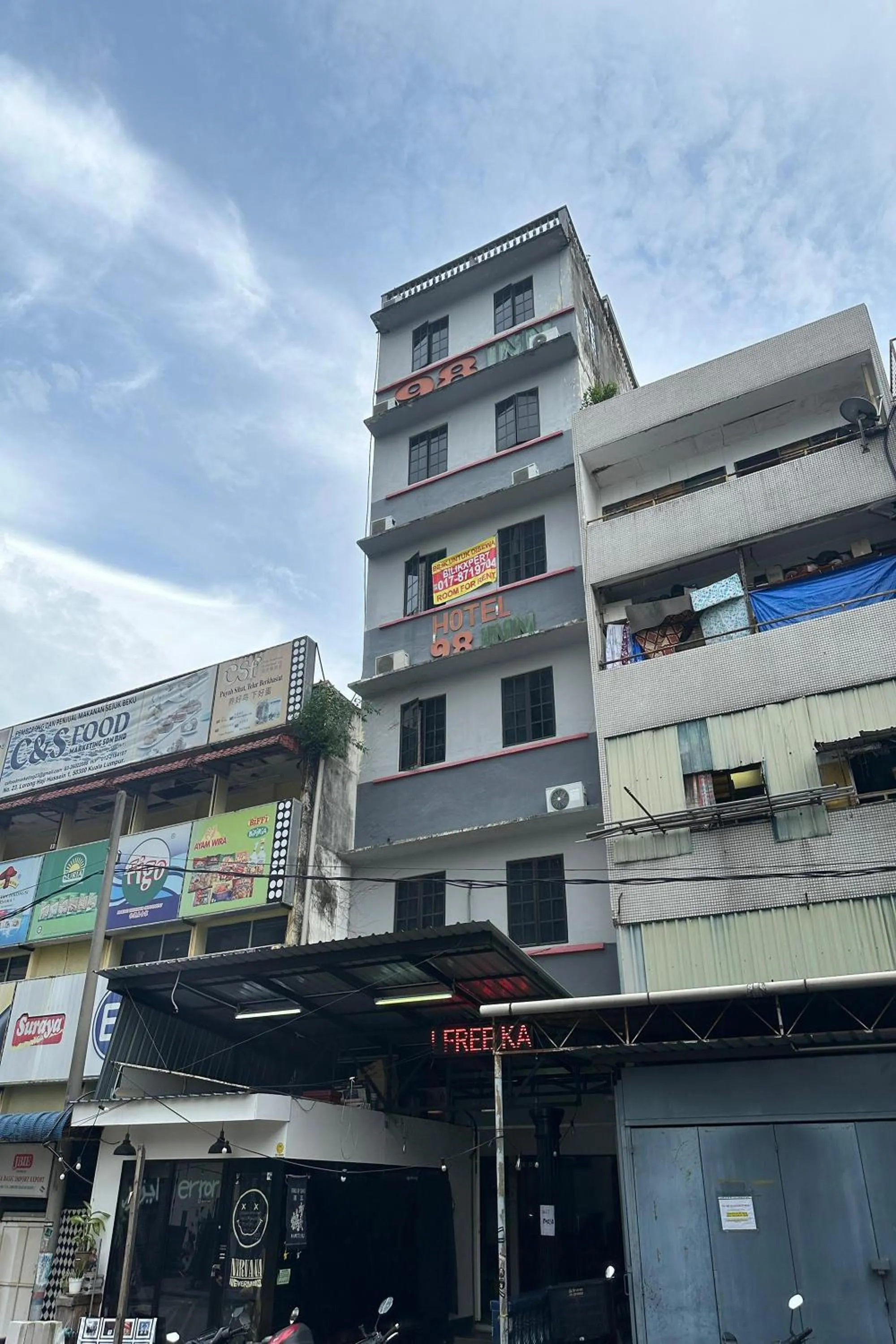 Property building in 98 Inn BilikXpert at Chow Kit