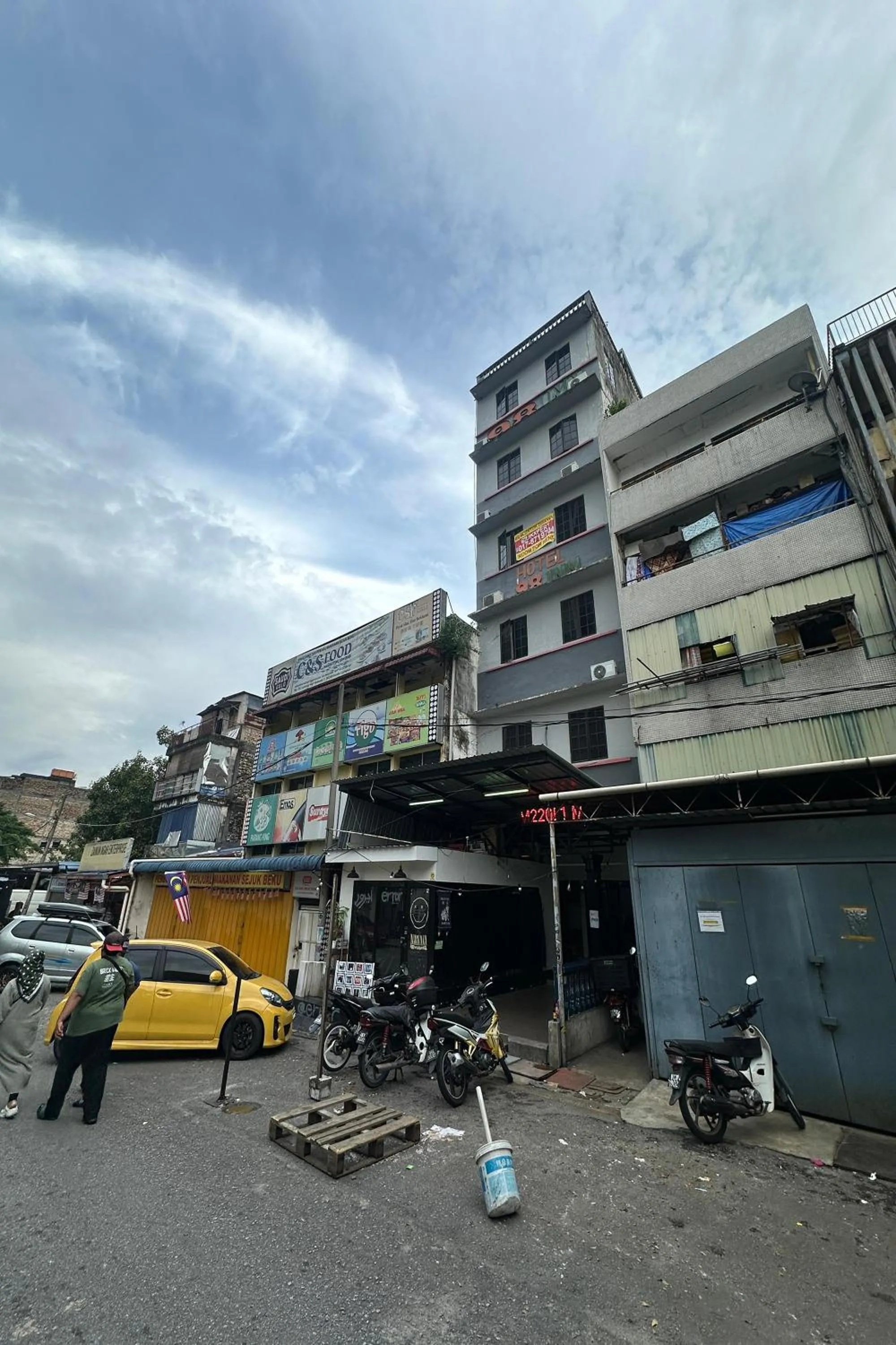 Property building in 98 Inn BilikXpert at Chow Kit