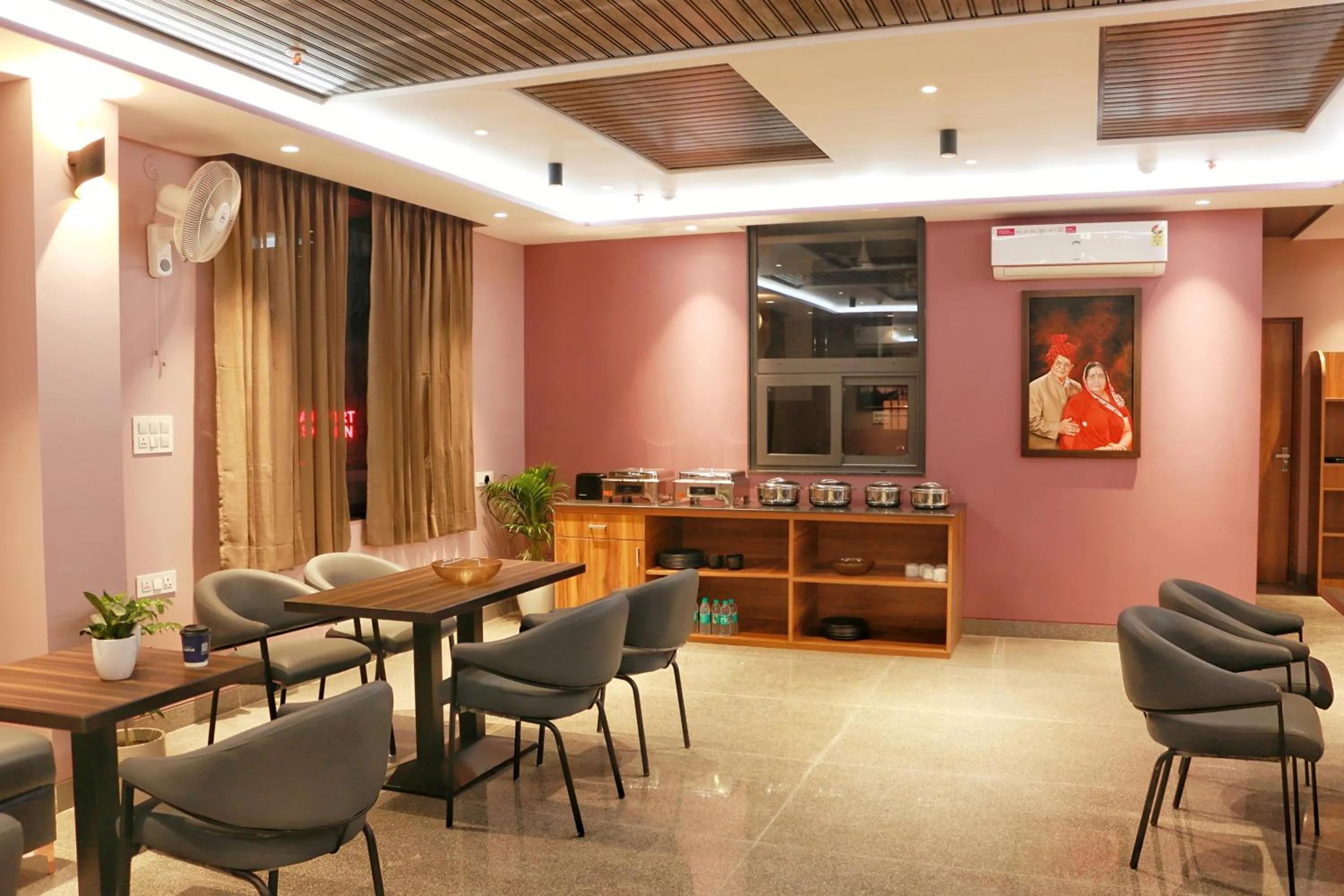 Restaurant/places to eat in Sagar Stays