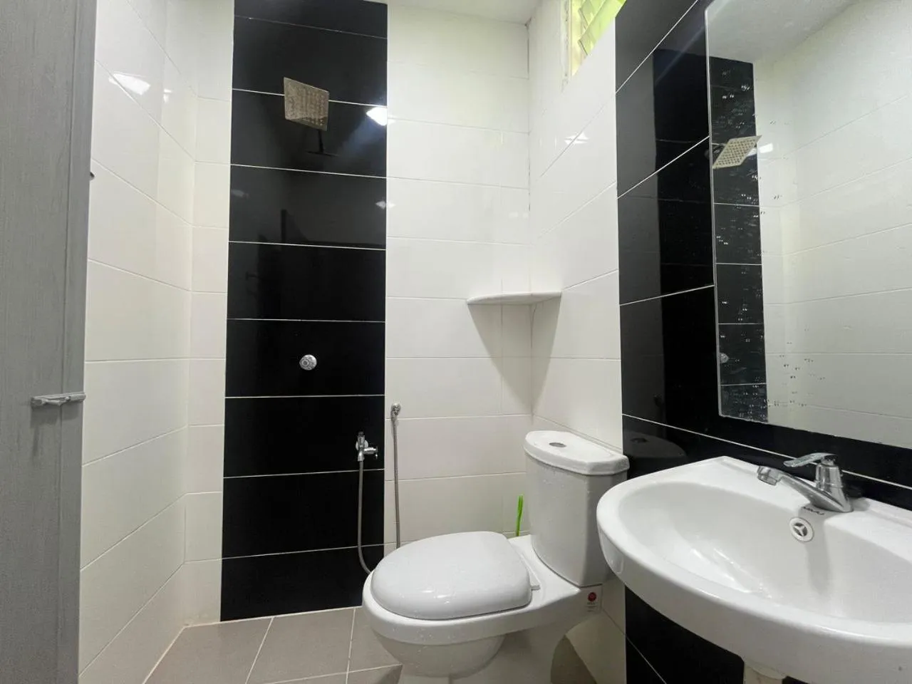 Bathroom in OYO 91220 D Inai Roomstay