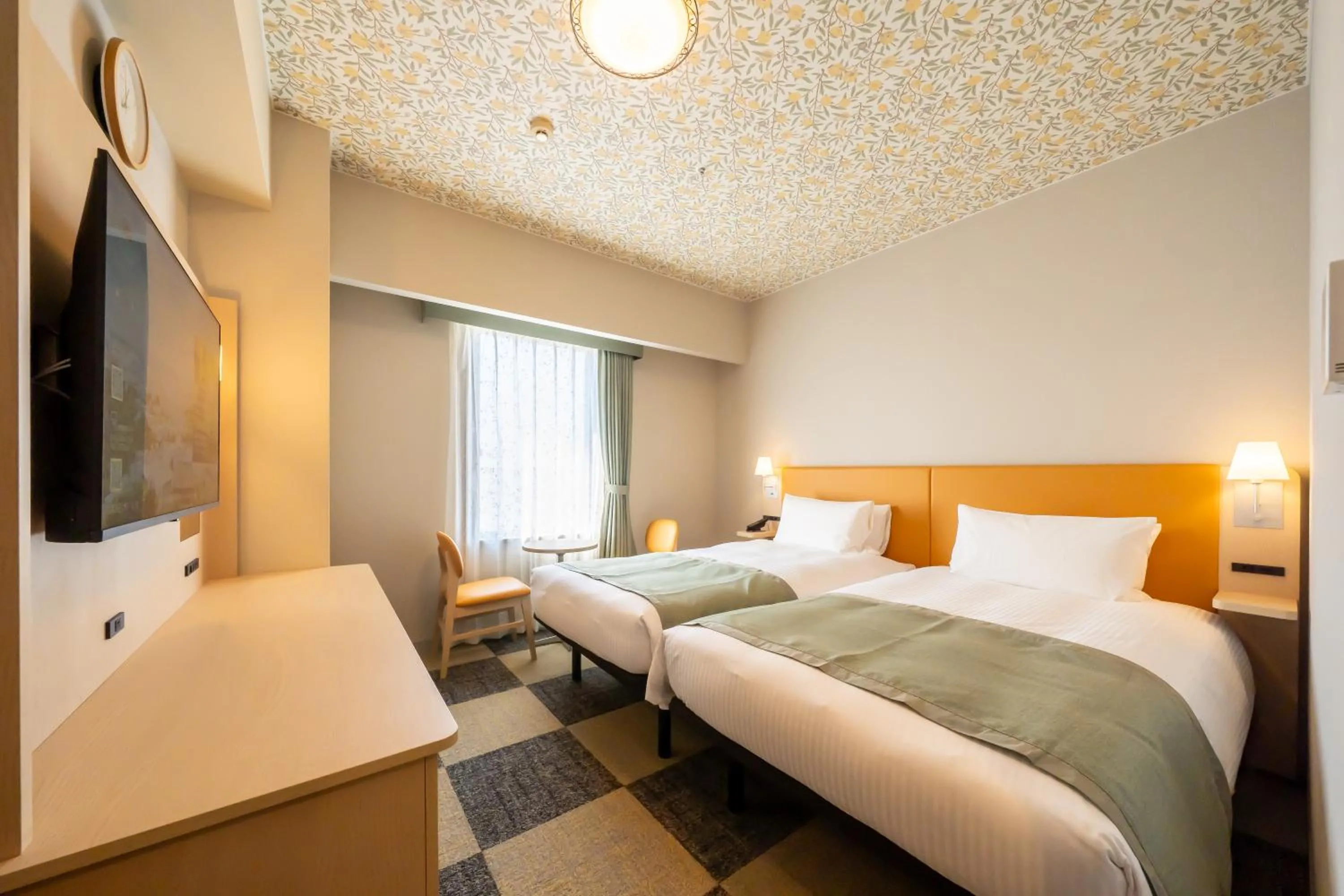 Standard Hollywood Twin Room for 2 person/Nonsmoking in Hotel Monterey La Soeur Naha