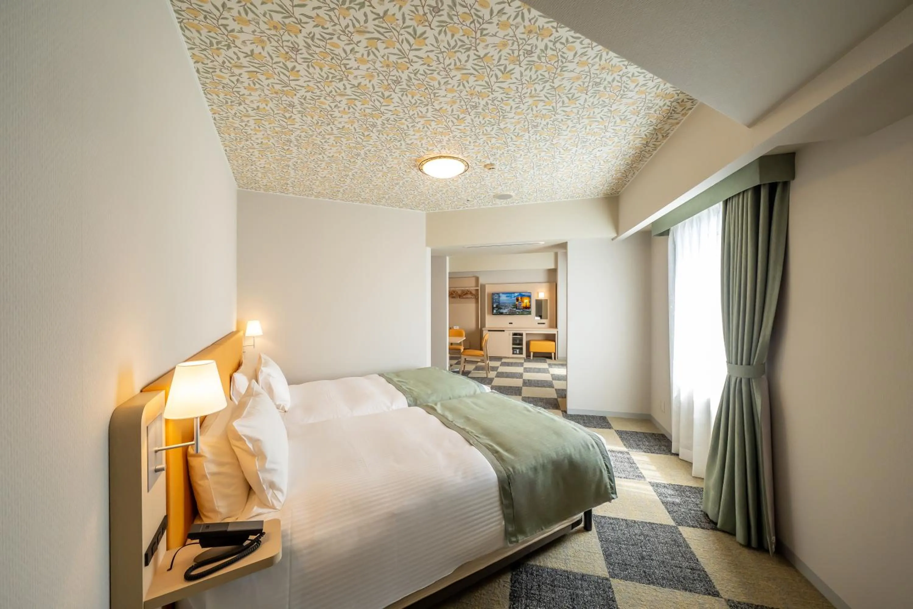 Deluxe Hollywood Twin Room for 2 person/Nonsmoking in Hotel Monterey La Soeur Naha