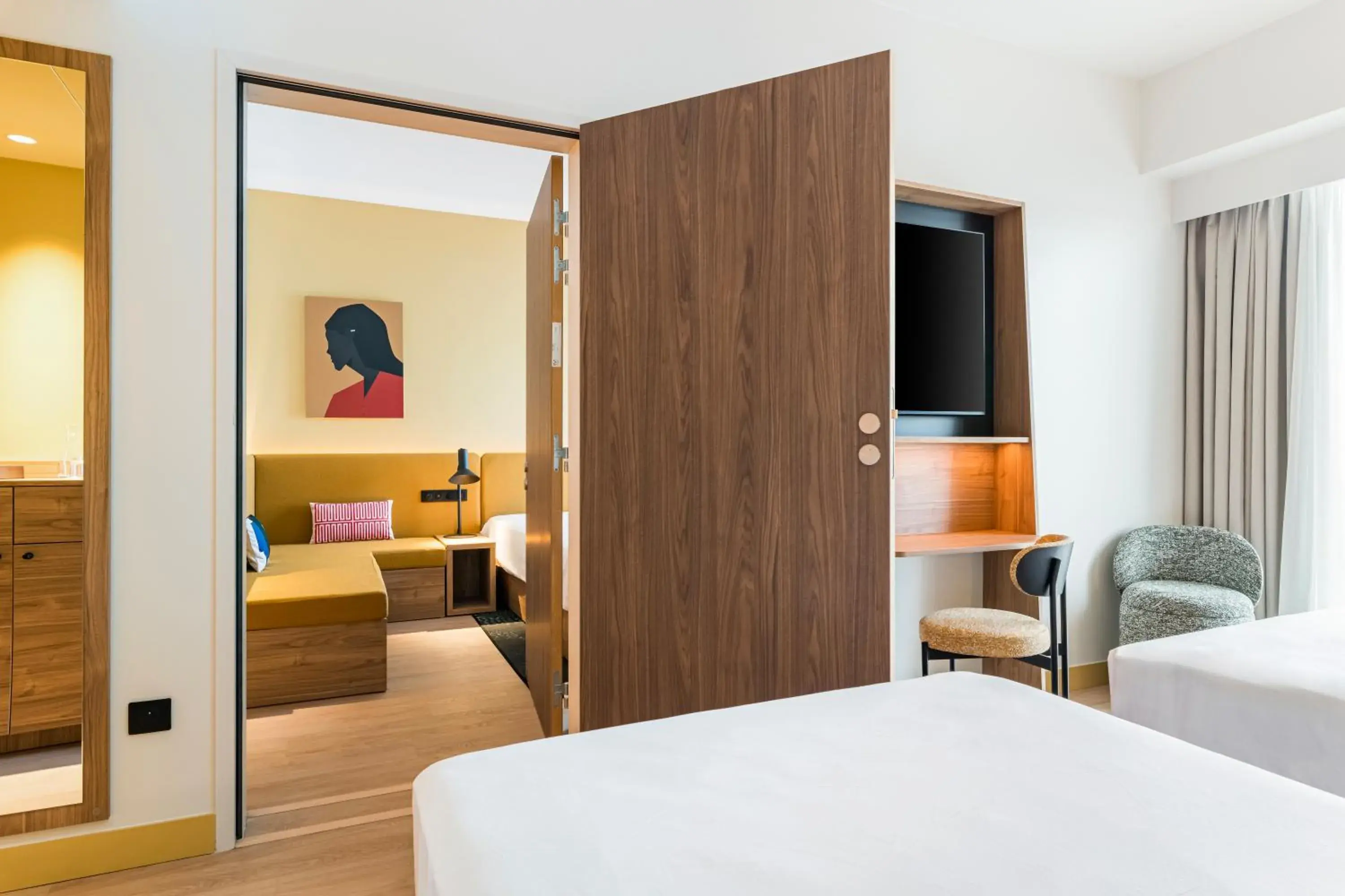 Connecting Family King Room in Hampton by Hilton Bordeaux Merignac Airport Connecting Family King Room in Hampton by Hilton Bordeaux Merignac Airport