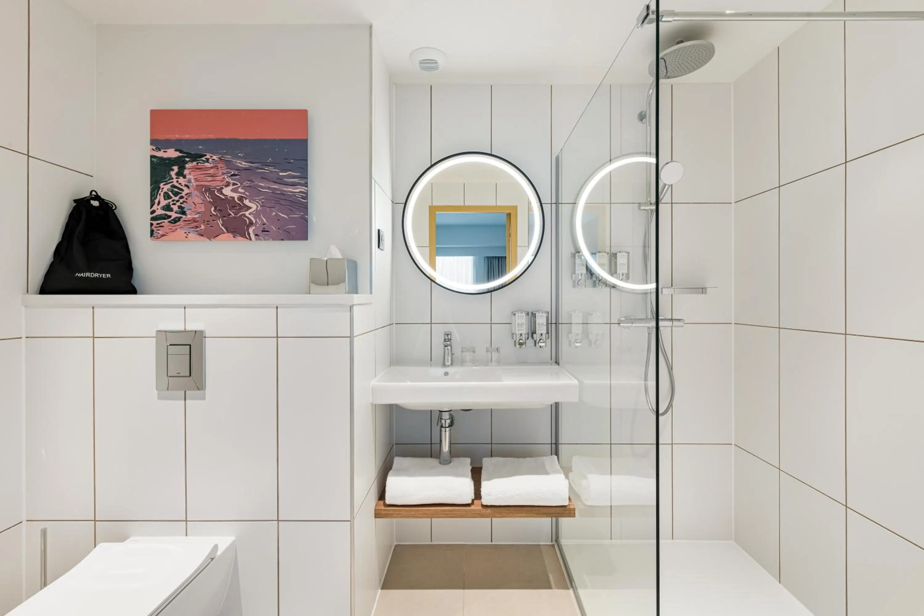 Bathroom in Hampton by Hilton Bordeaux Merignac Airport