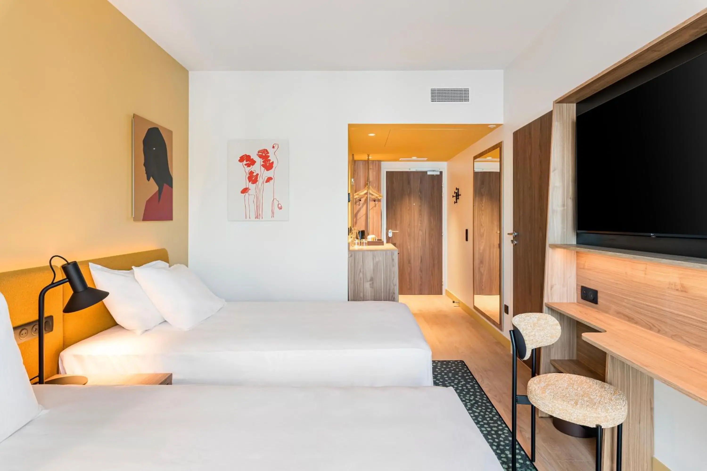 Connecting Family King Room in Hampton by Hilton Bordeaux Merignac Airport Connecting Family King Room in Hampton by Hilton Bordeaux Merignac Airport