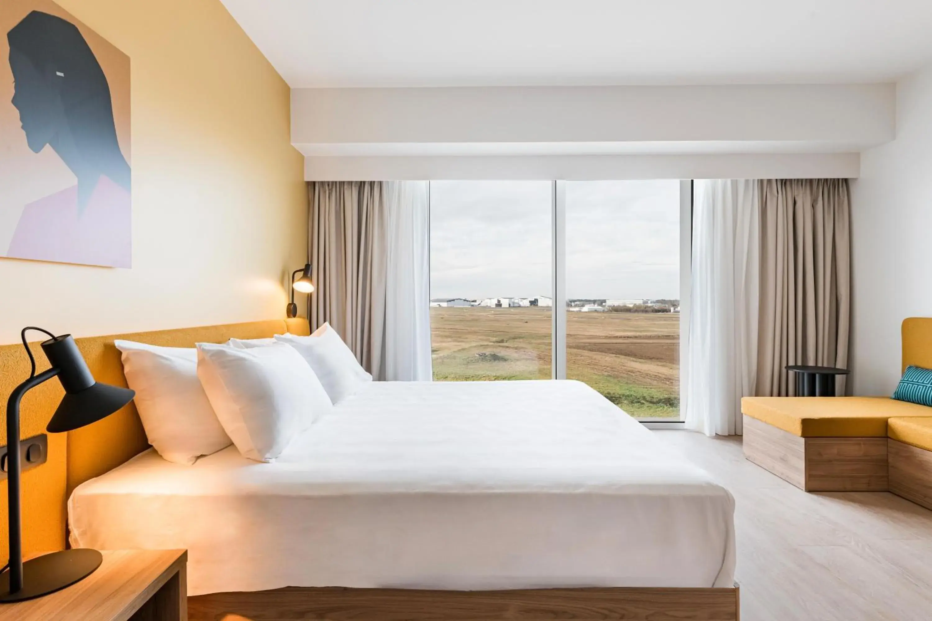 Bed in Hampton by Hilton Bordeaux Merignac Airport Bed in Hampton by Hilton Bordeaux Merignac Airport