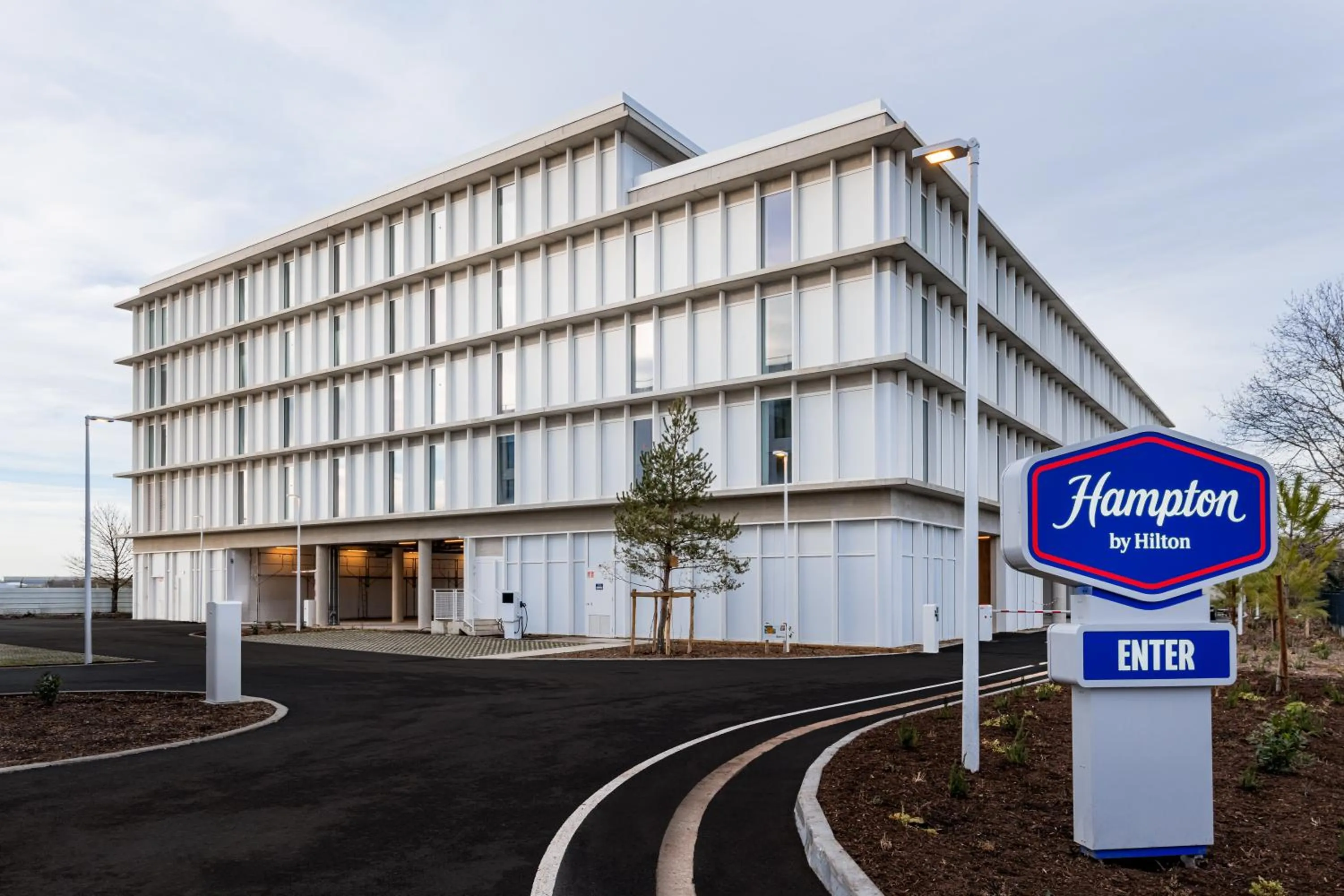 Facade/entrance in Hampton by Hilton Bordeaux Merignac Airport