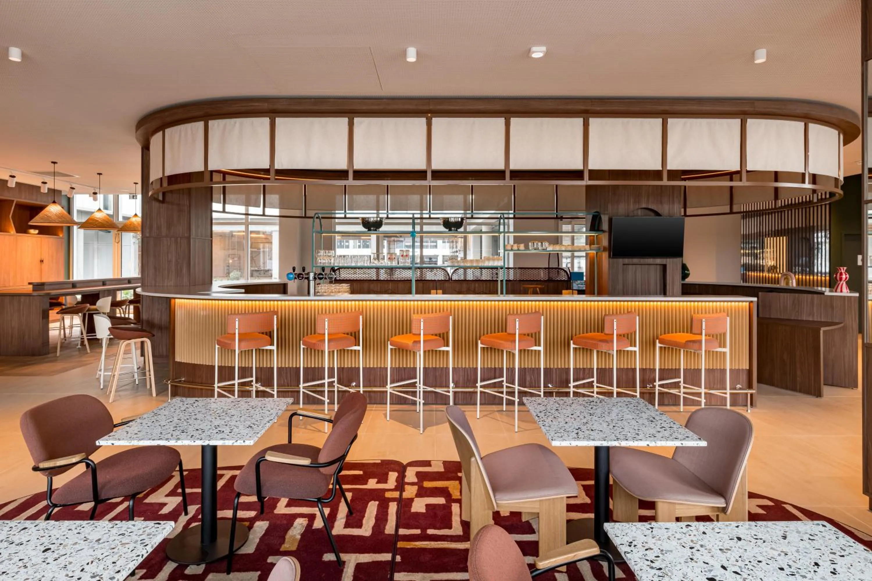 Lounge or bar in Hampton by Hilton Bordeaux Merignac Airport