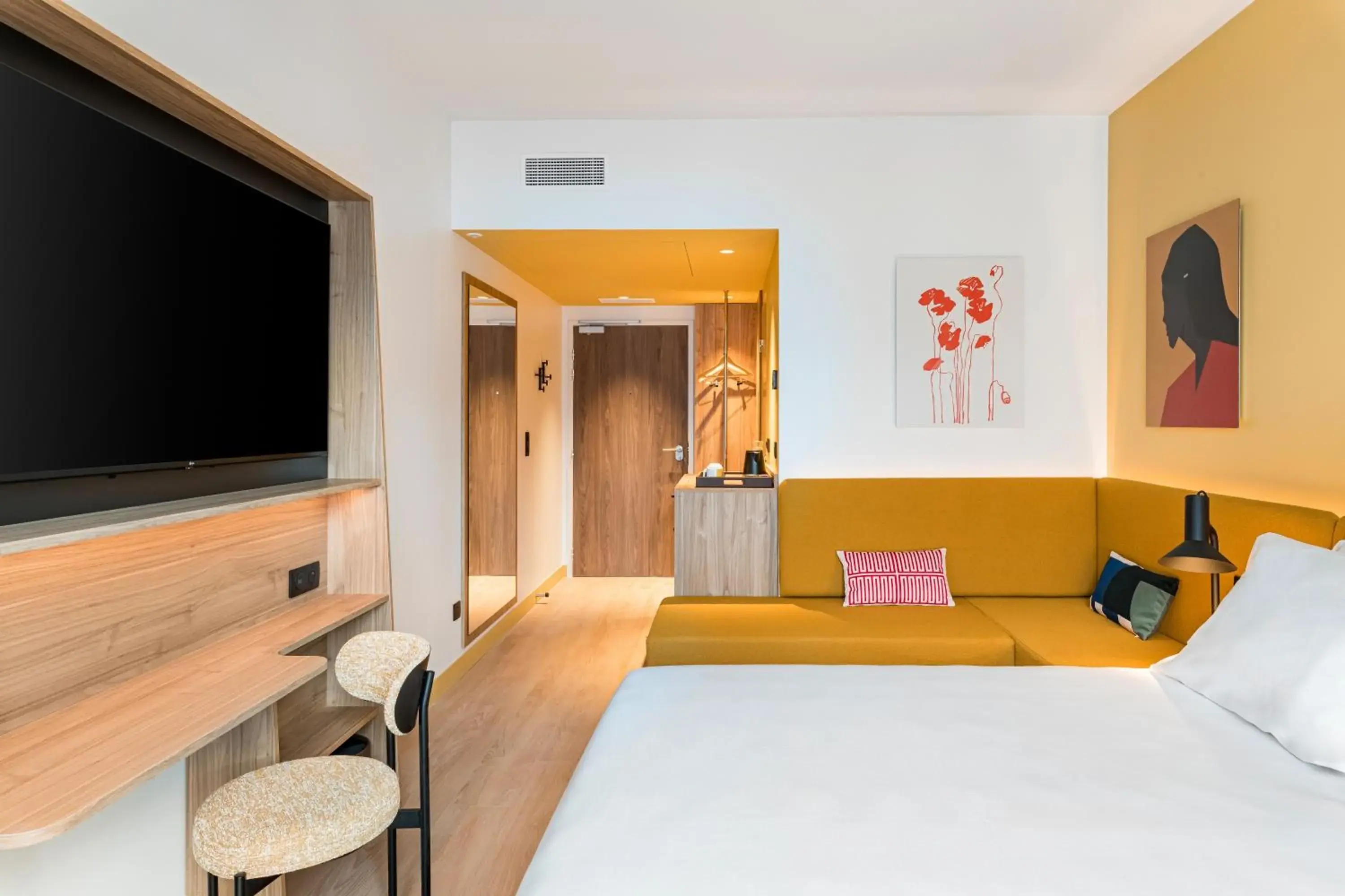 Connecting Family King Room in Hampton by Hilton Bordeaux Merignac Airport Connecting Family King Room in Hampton by Hilton Bordeaux Merignac Airport