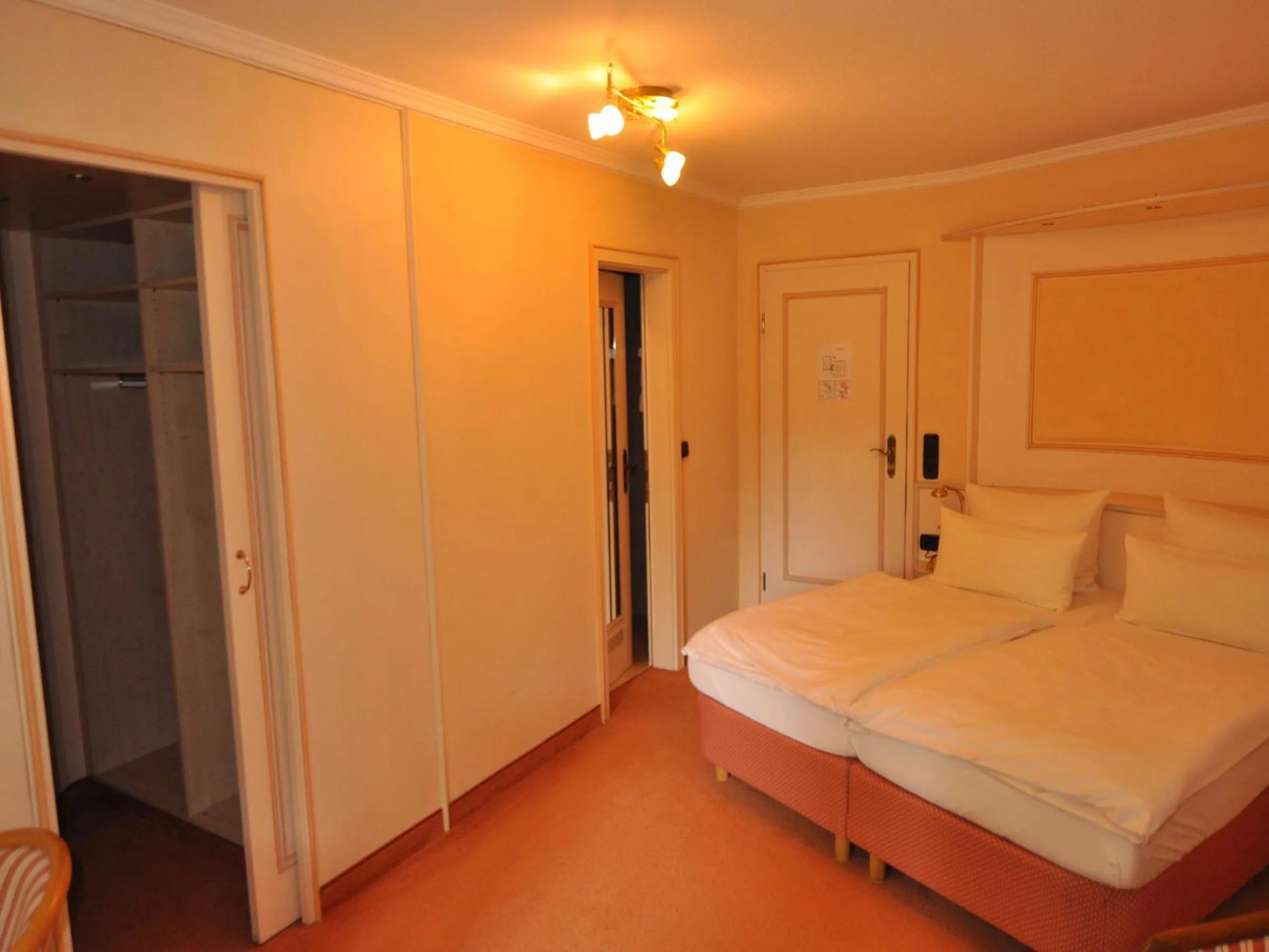 Bed in Landhotel Pfrondorfer Mühle